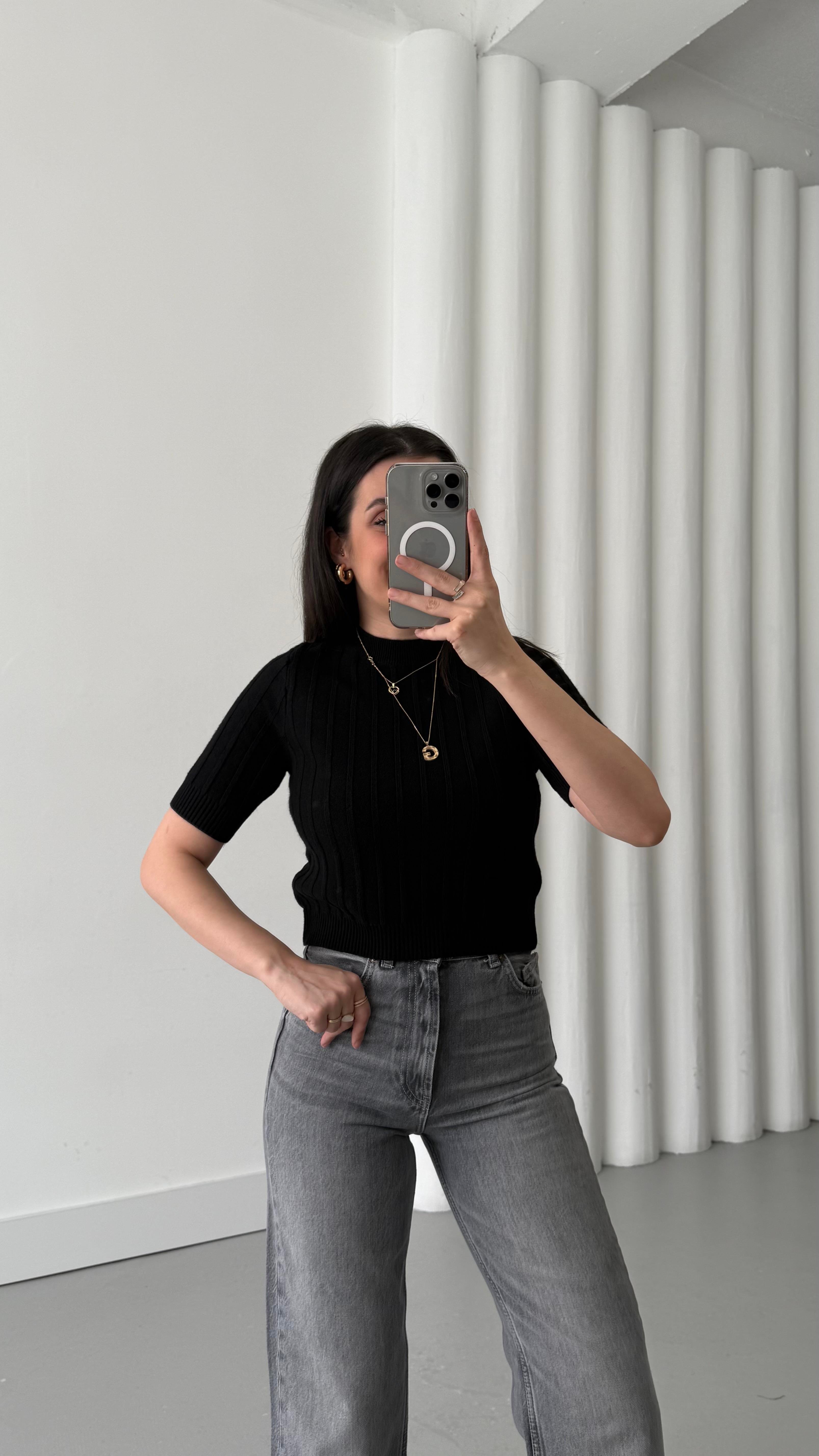 Siyah Kısa Kollu Örme Triko