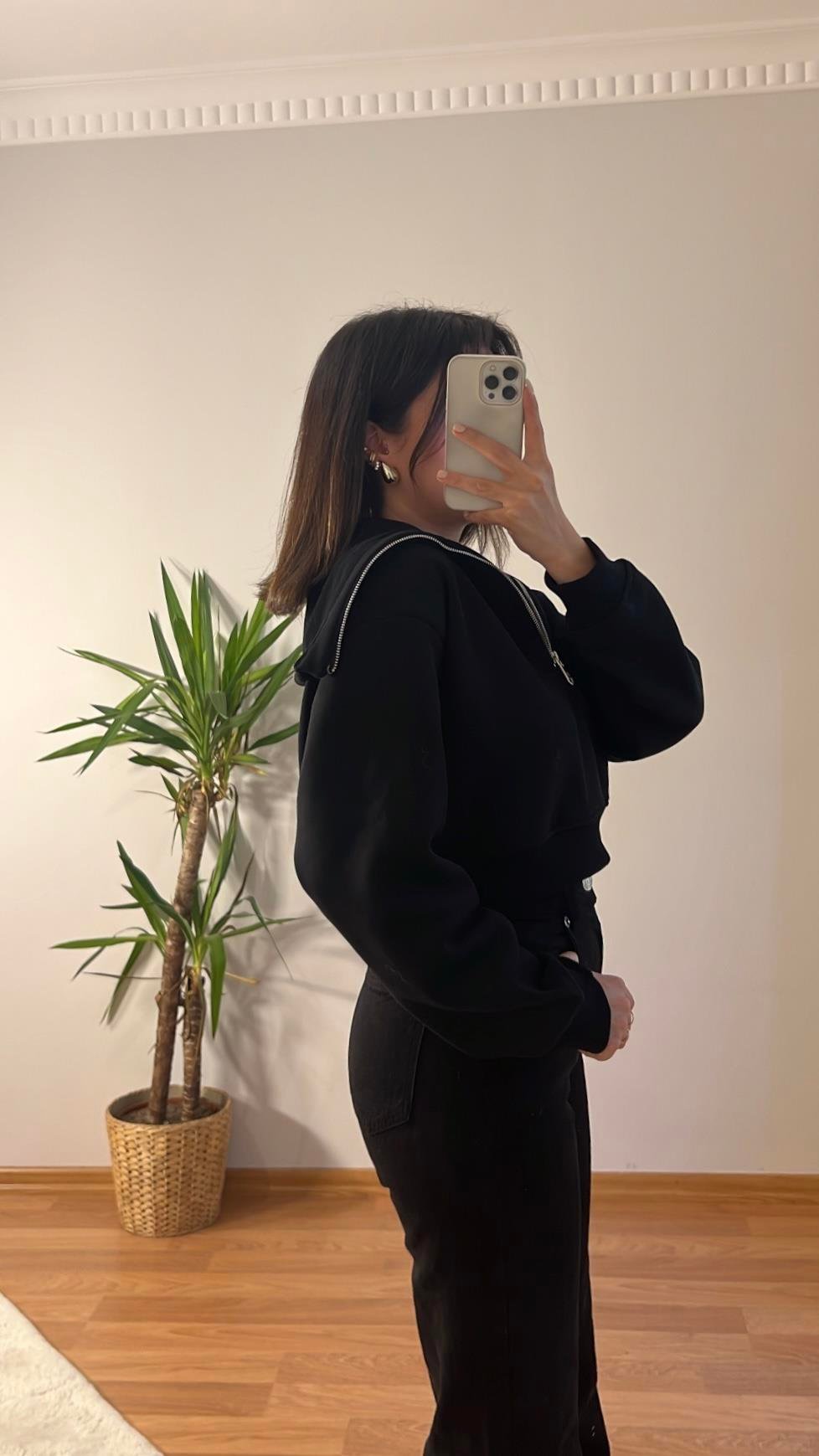 SİYAH KONVEYÖR YAKA CROP SWEAT