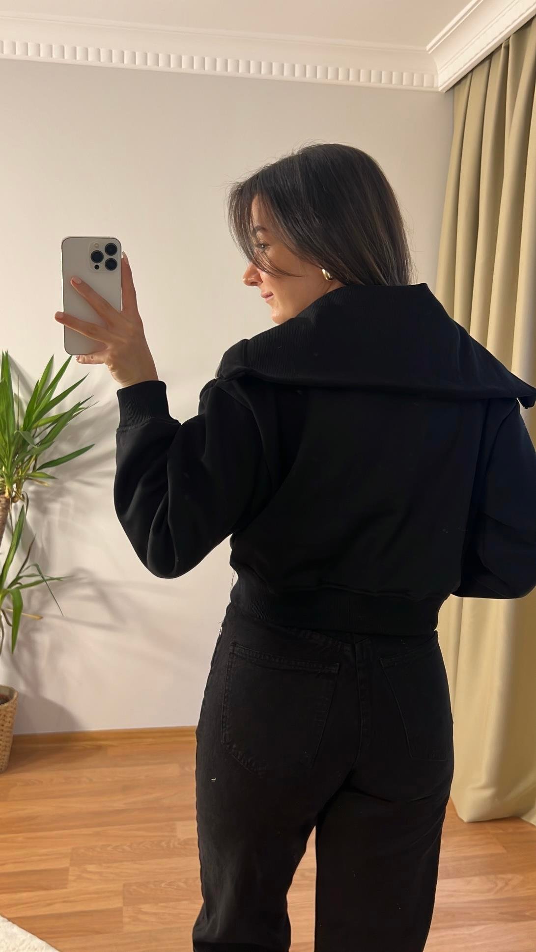 SİYAH KONVEYÖR YAKA CROP SWEAT