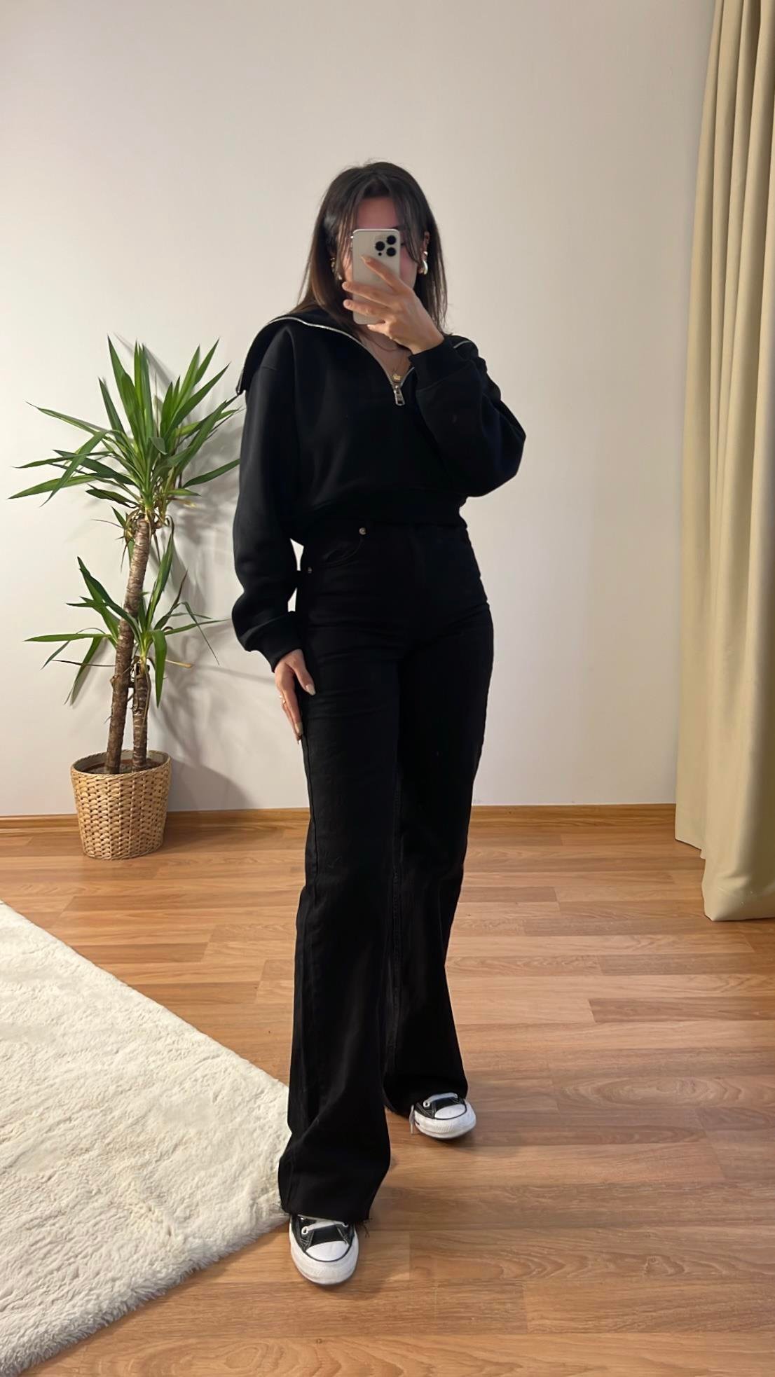 SİYAH KONVEYÖR YAKA CROP SWEAT