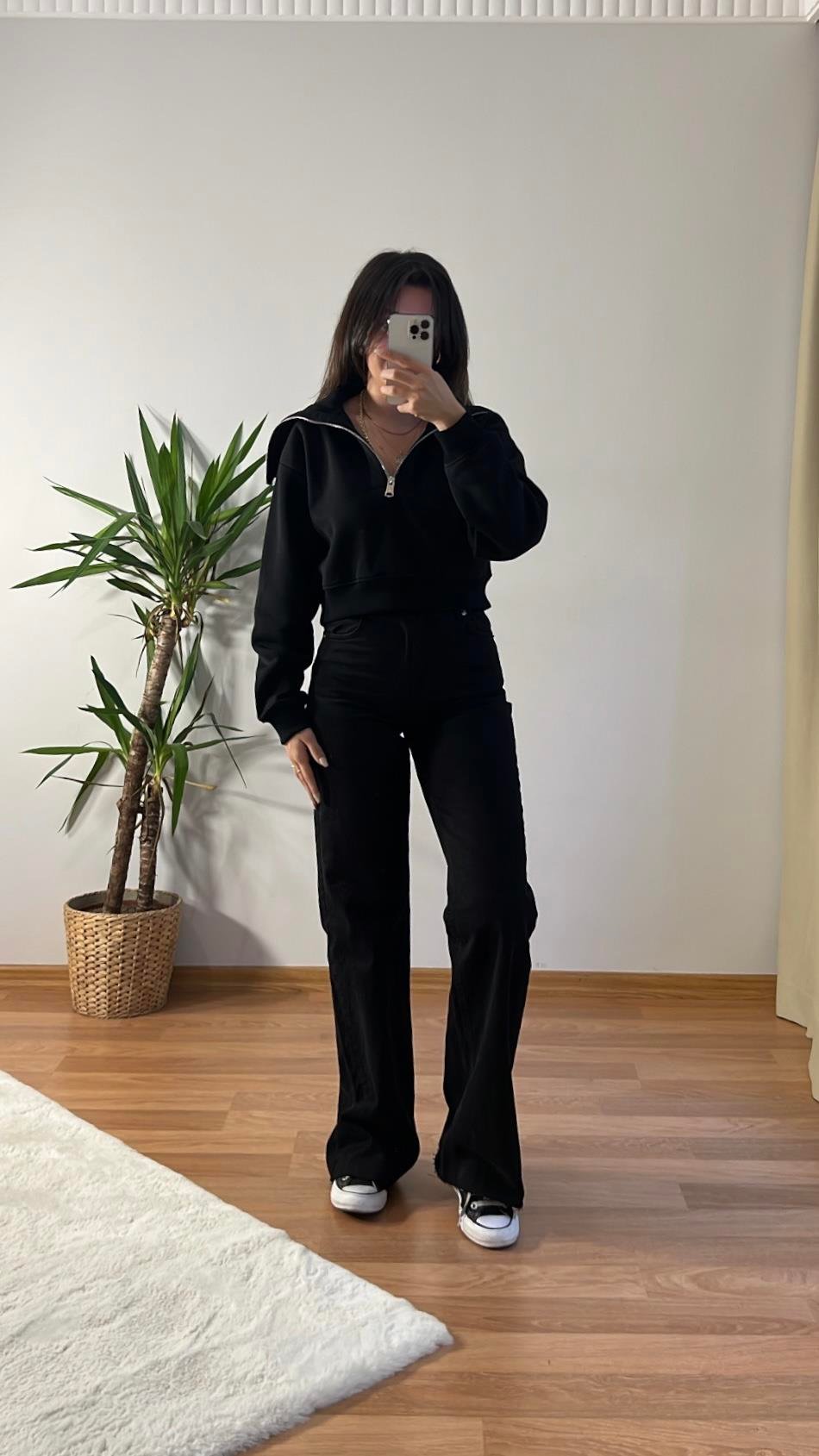 SİYAH KONVEYÖR YAKA CROP SWEAT