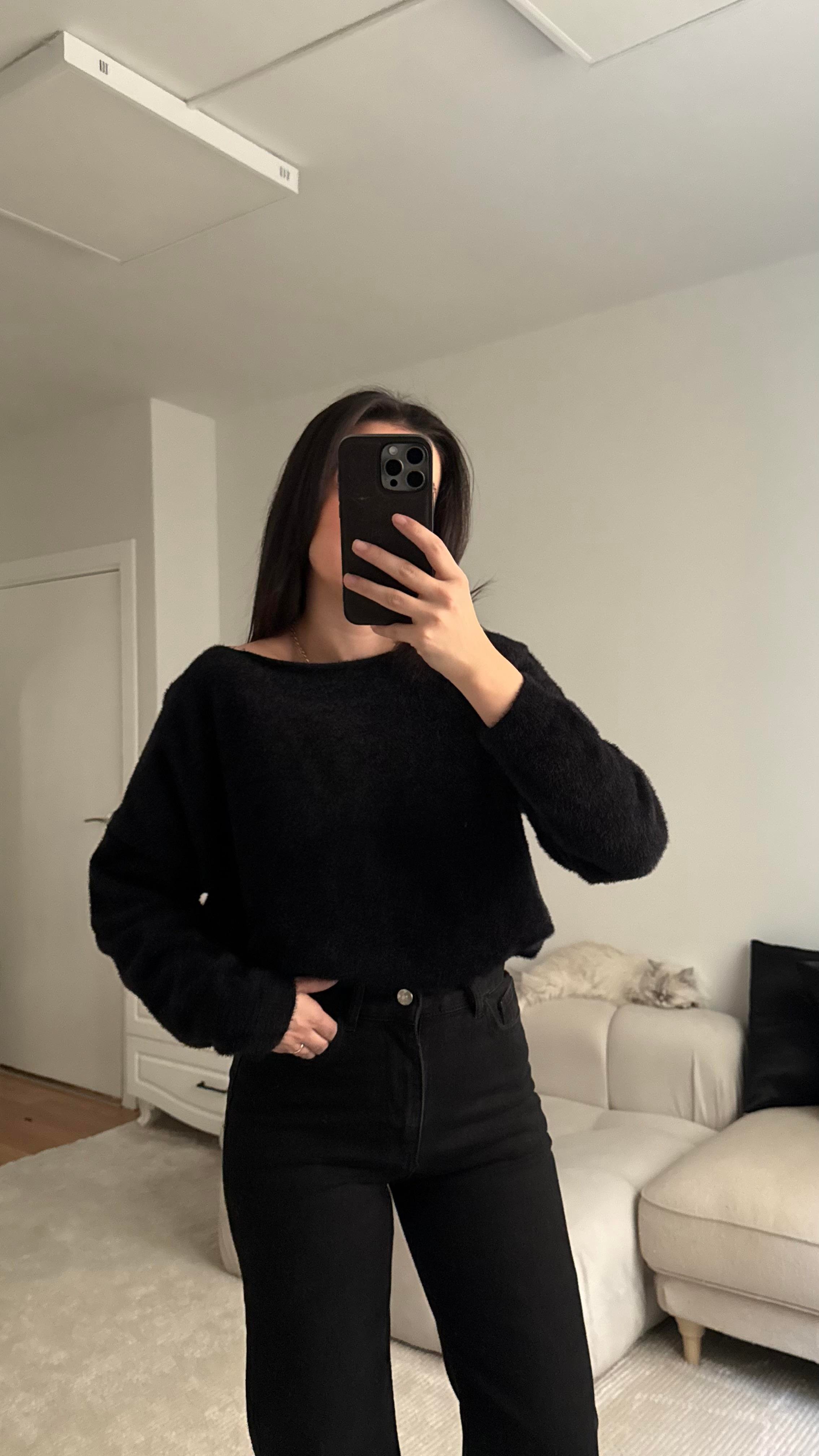 Siyah Sakallı Örme Geniş Yaka Kazak