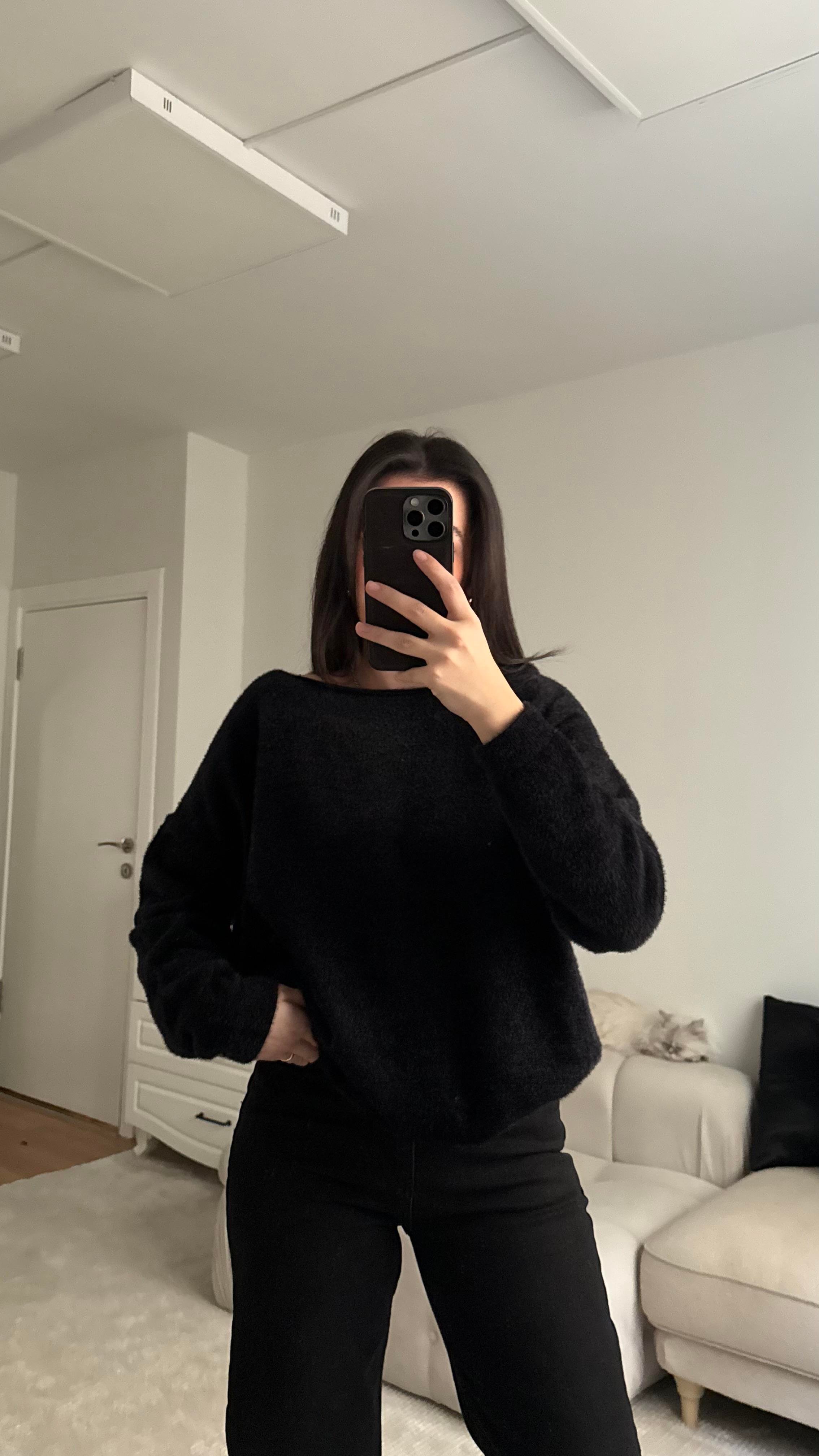 Siyah Sakallı Örme Geniş Yaka Kazak