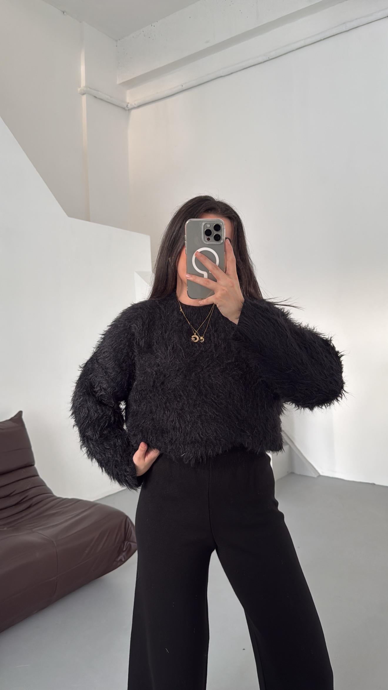 Siyah Tiftik Karışımlı Kazak