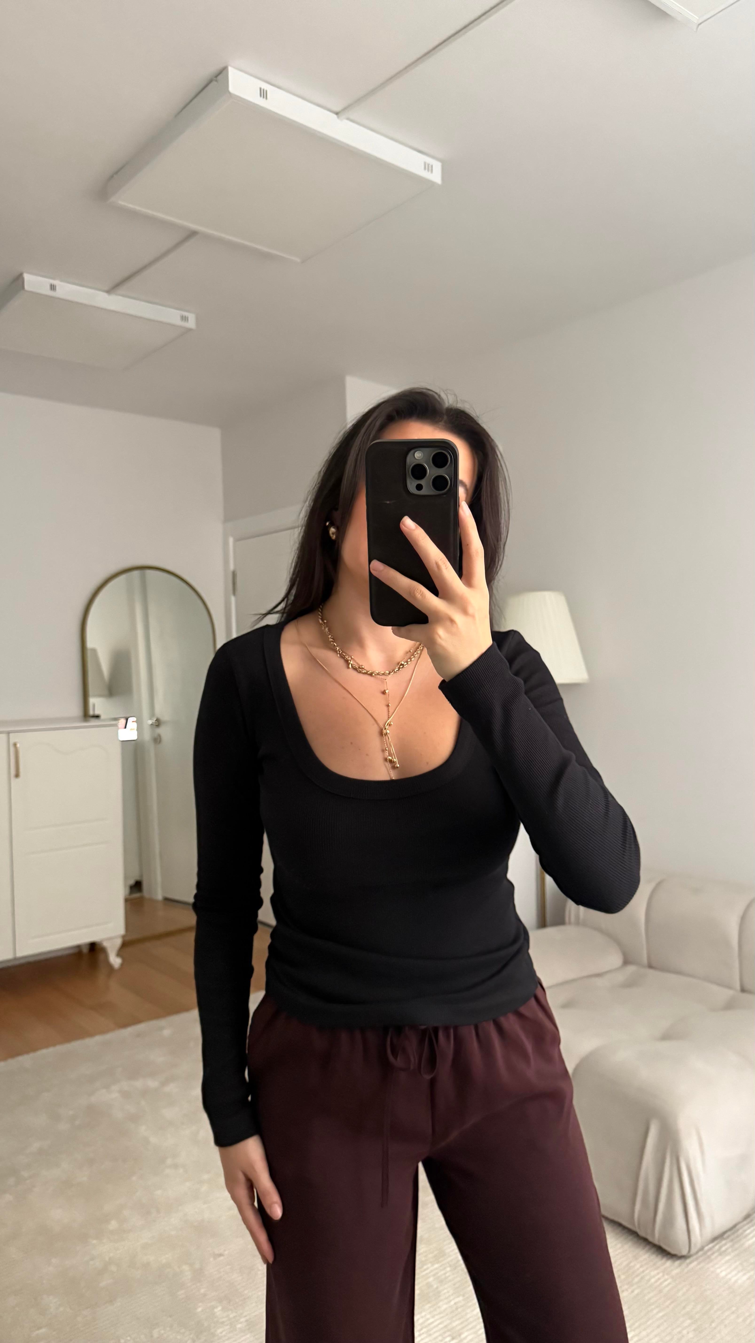 Siyah U Yaka Basic Uzun Kollu Badi