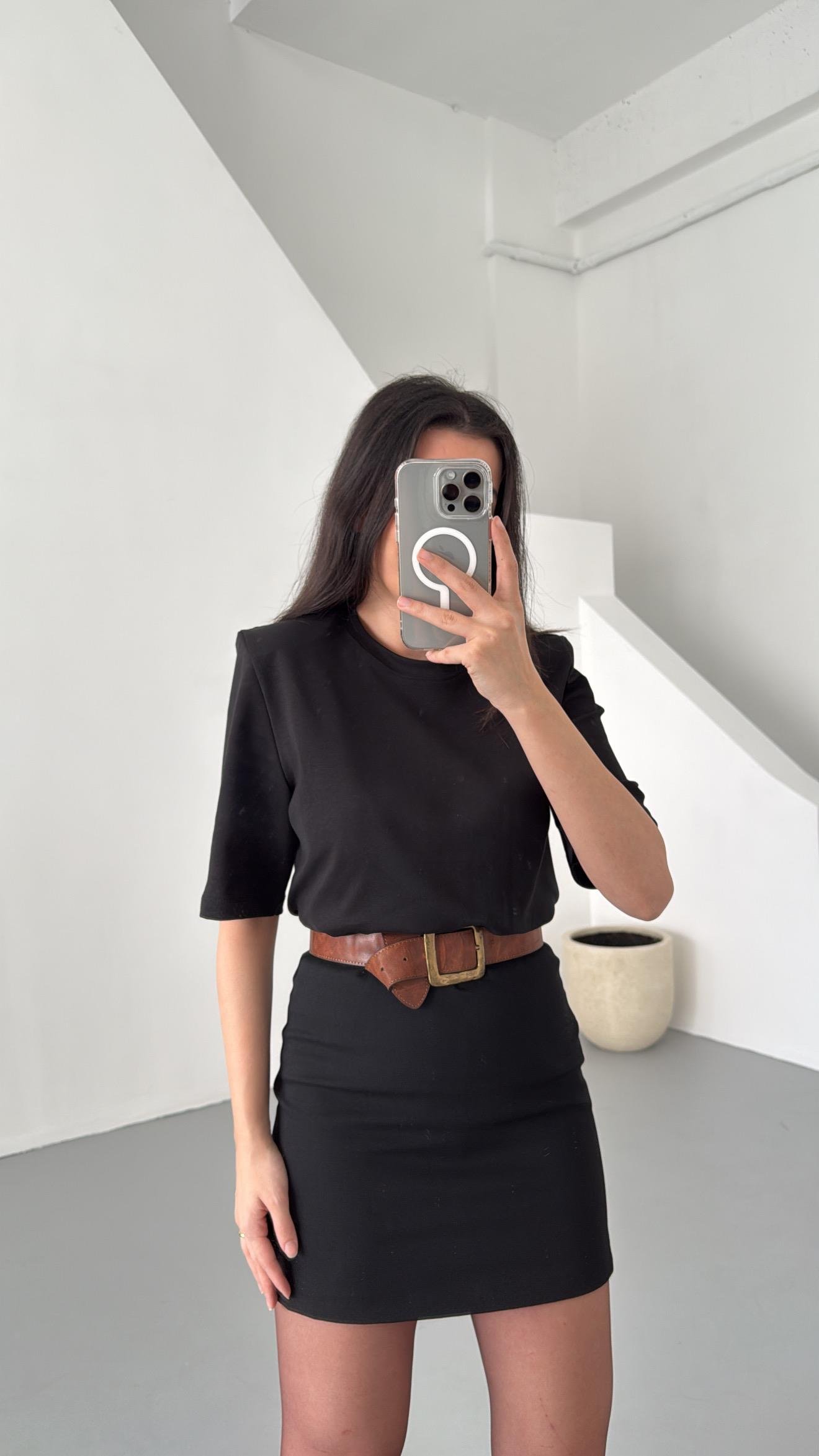 Siyah Vatkalı Basıc Tişört