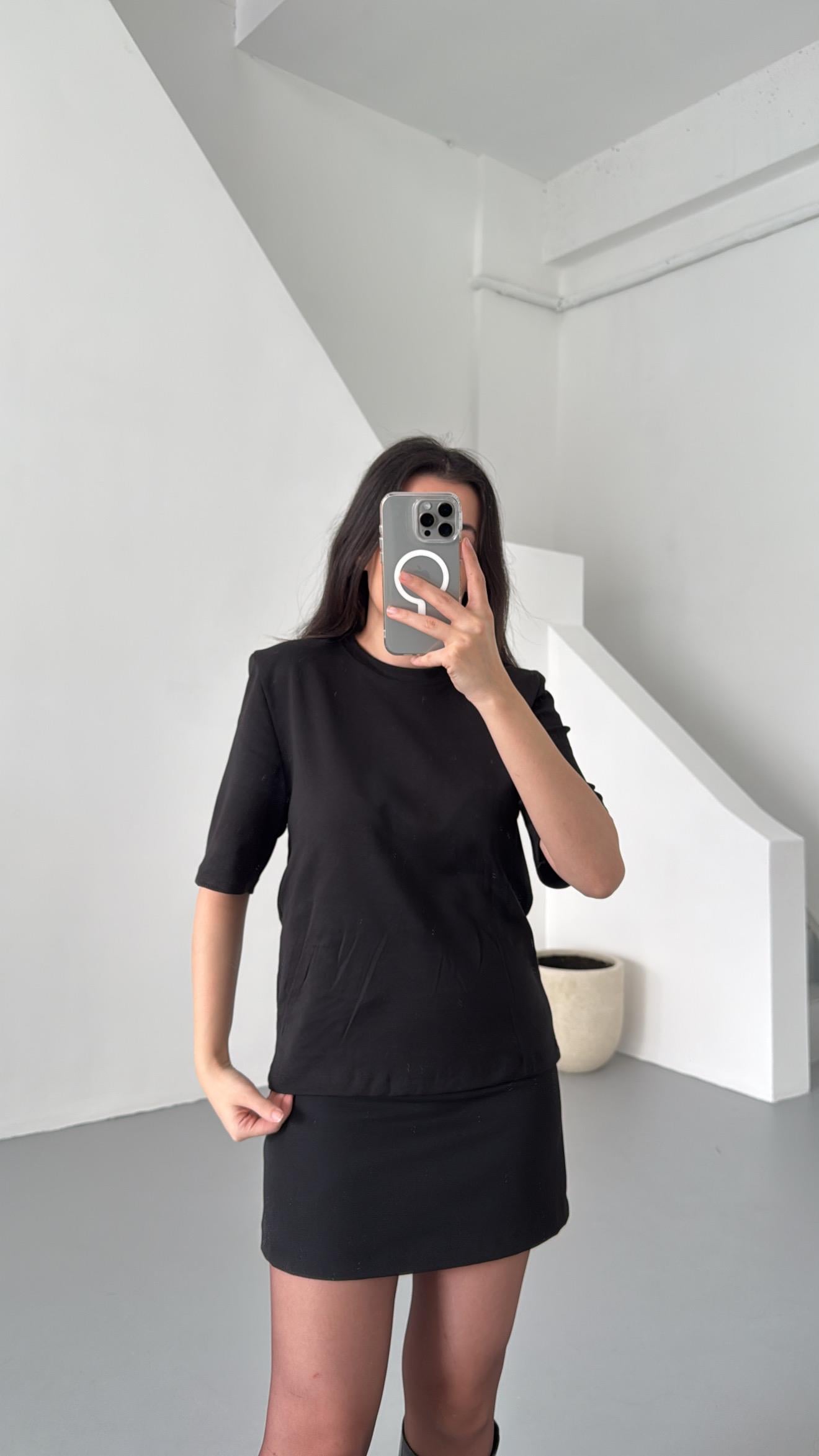 Siyah Vatkalı Basıc Tişört