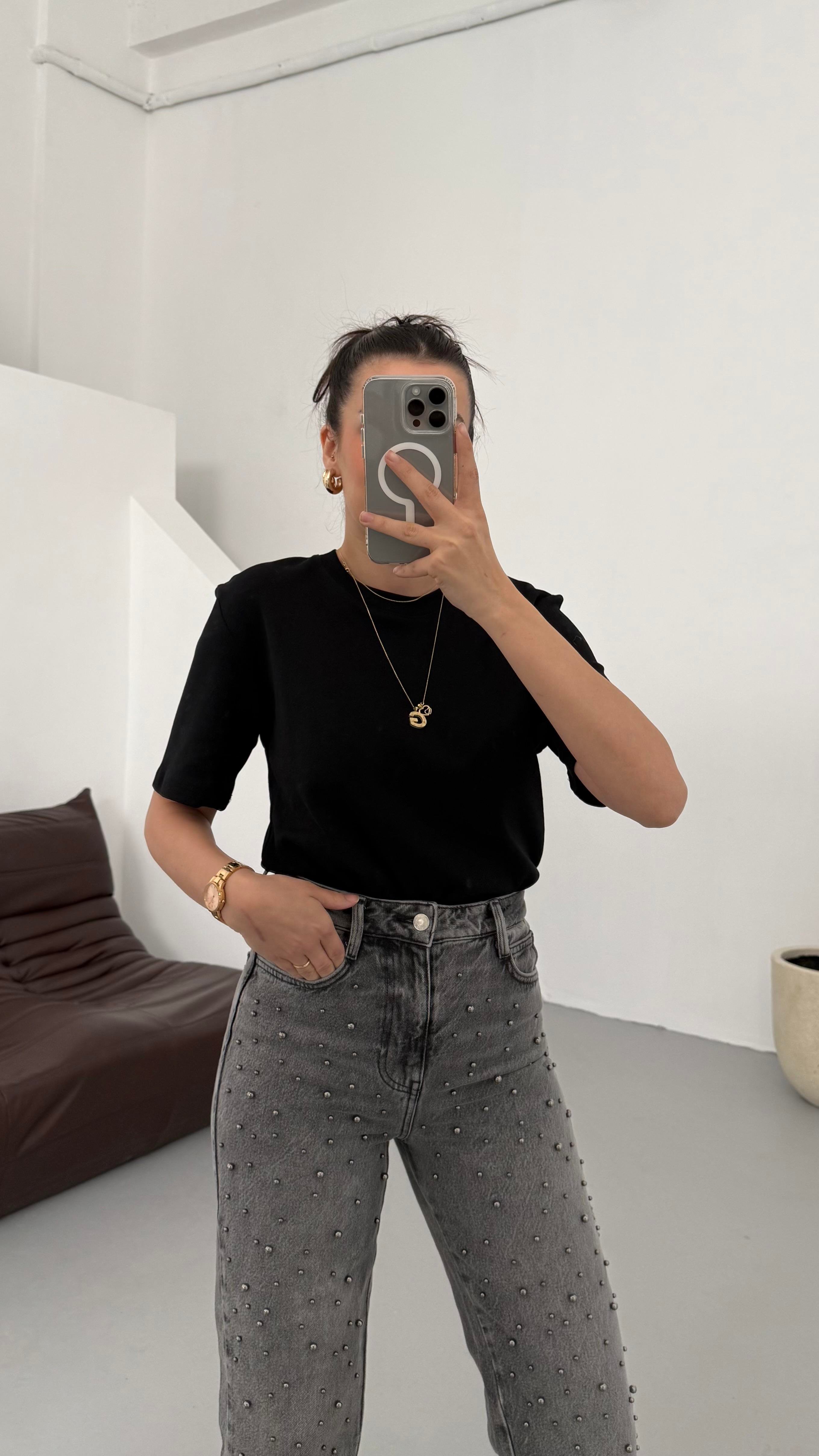 Siyah Vatkalı Basıc Tişört