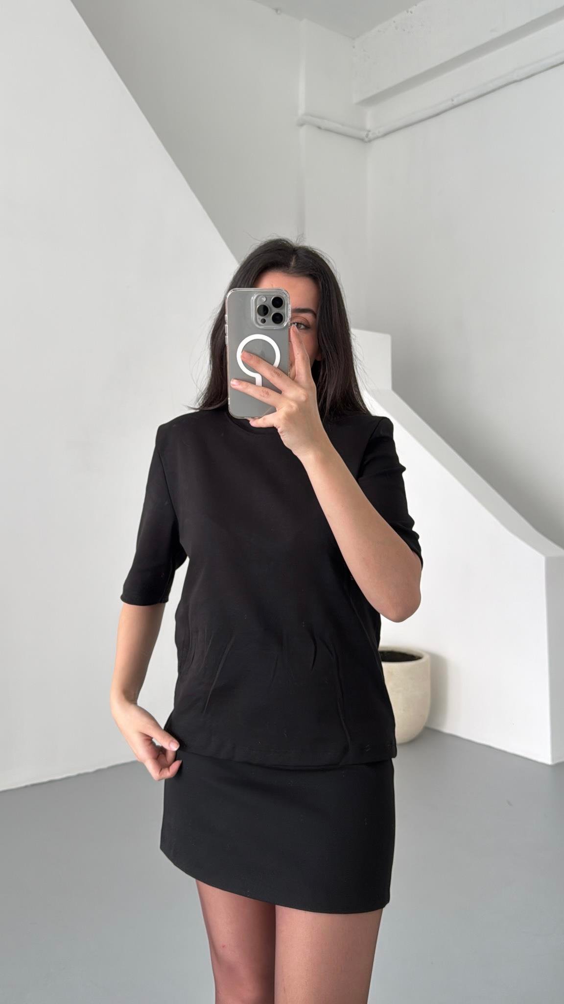 Siyah Vatkalı Basıc Tişört