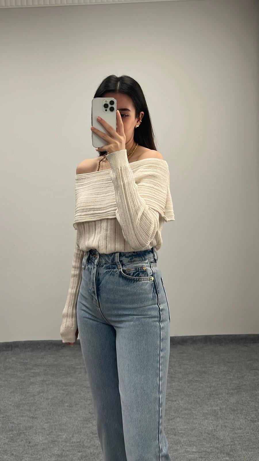 TALA KREM MADONNA YAKA İNCE ÖRME TRİKO