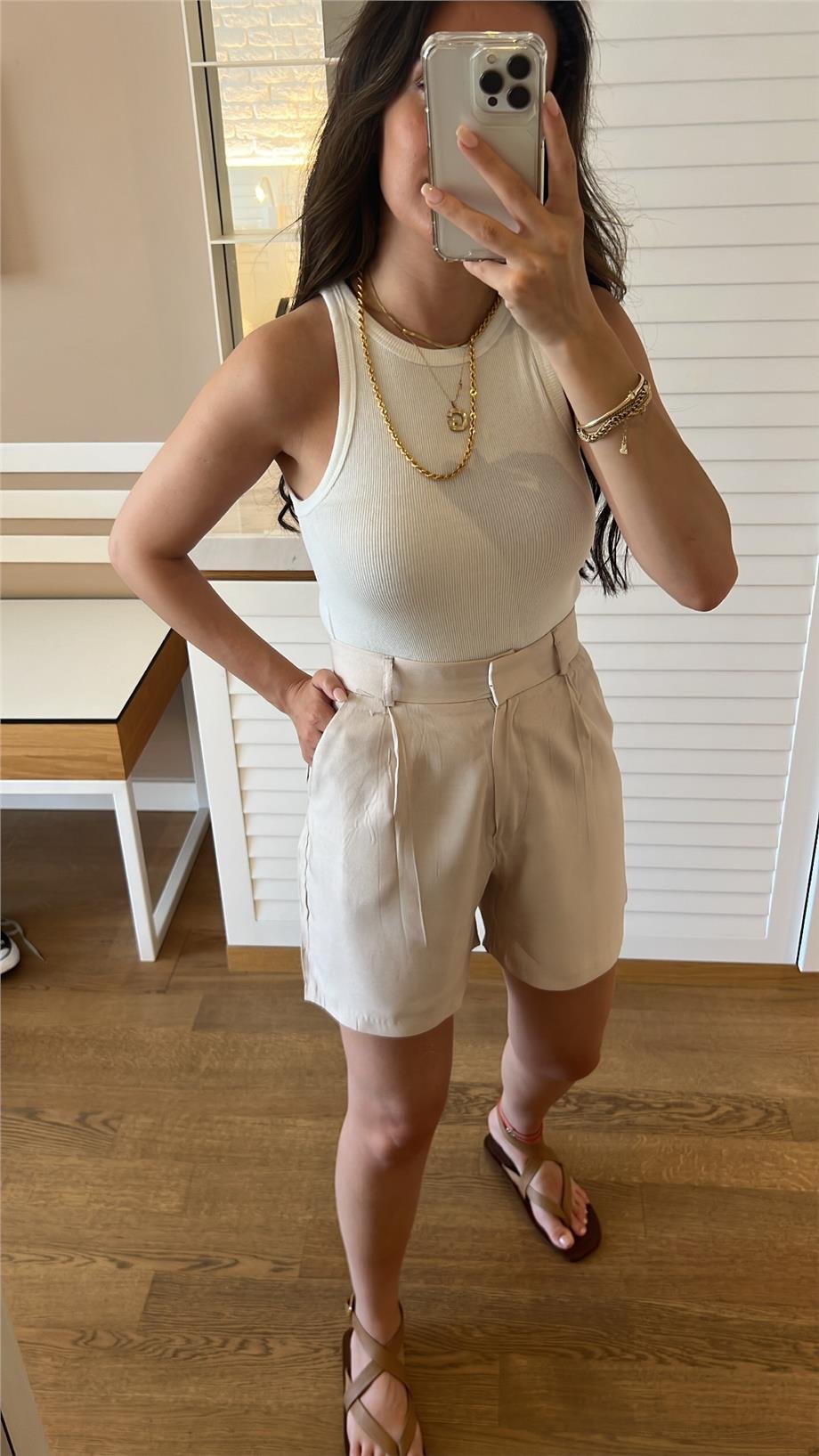 Taş Pens Detay Bermuda Şort