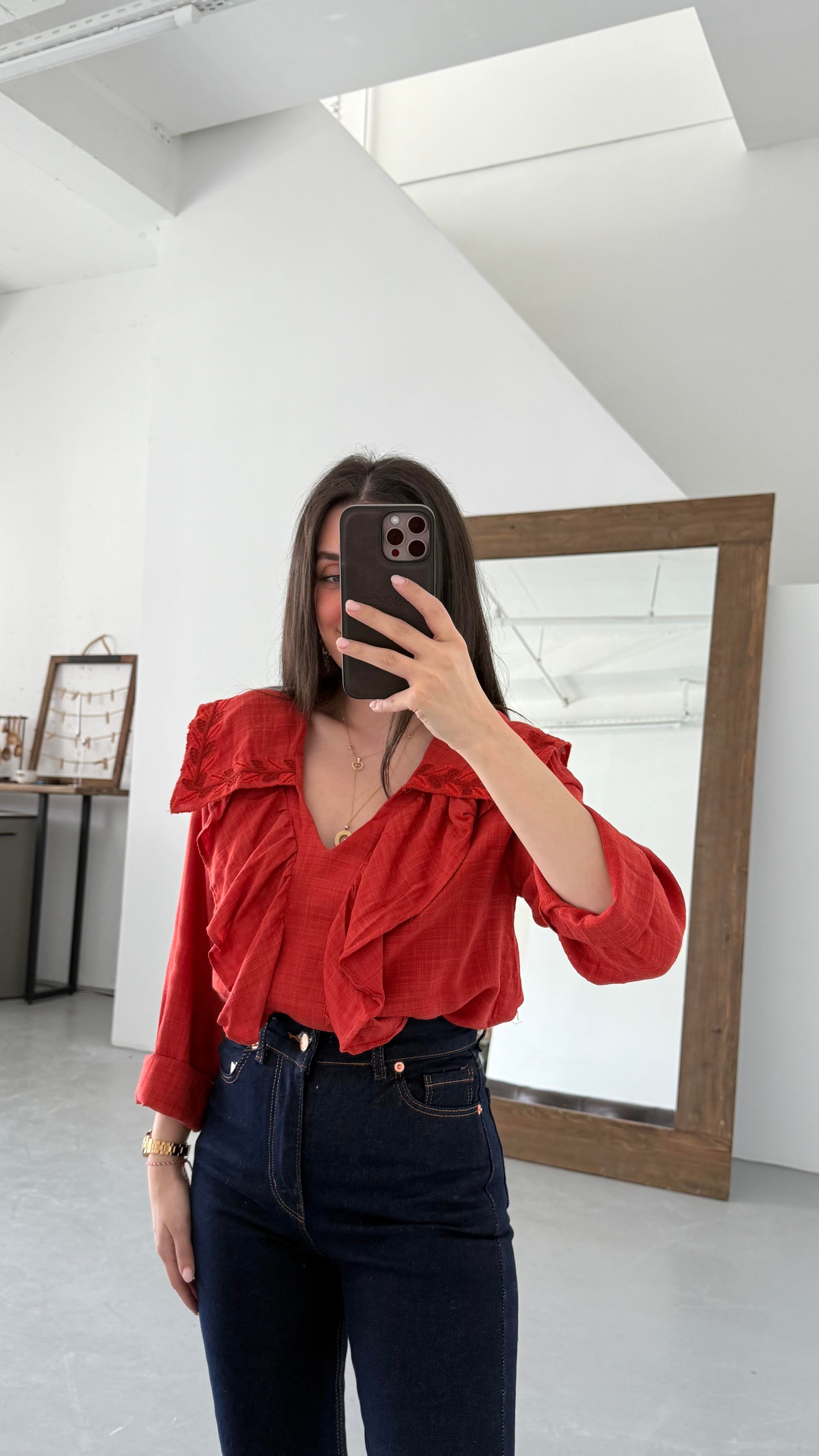 Turuncu İşleme Detaylı Pileli Keten Bluz