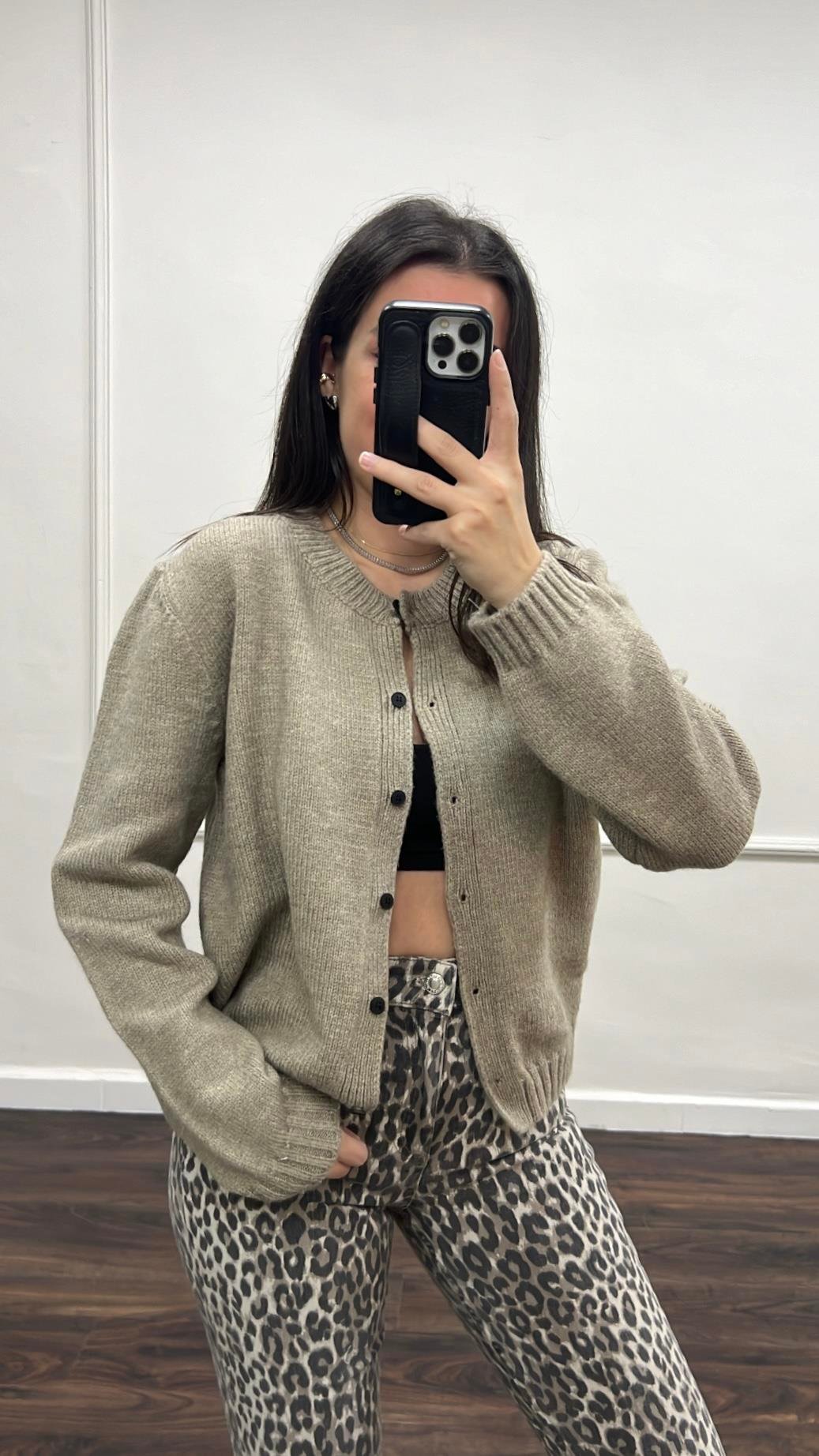 Vizon Mini Düğme Detaylı Basıc Hırka