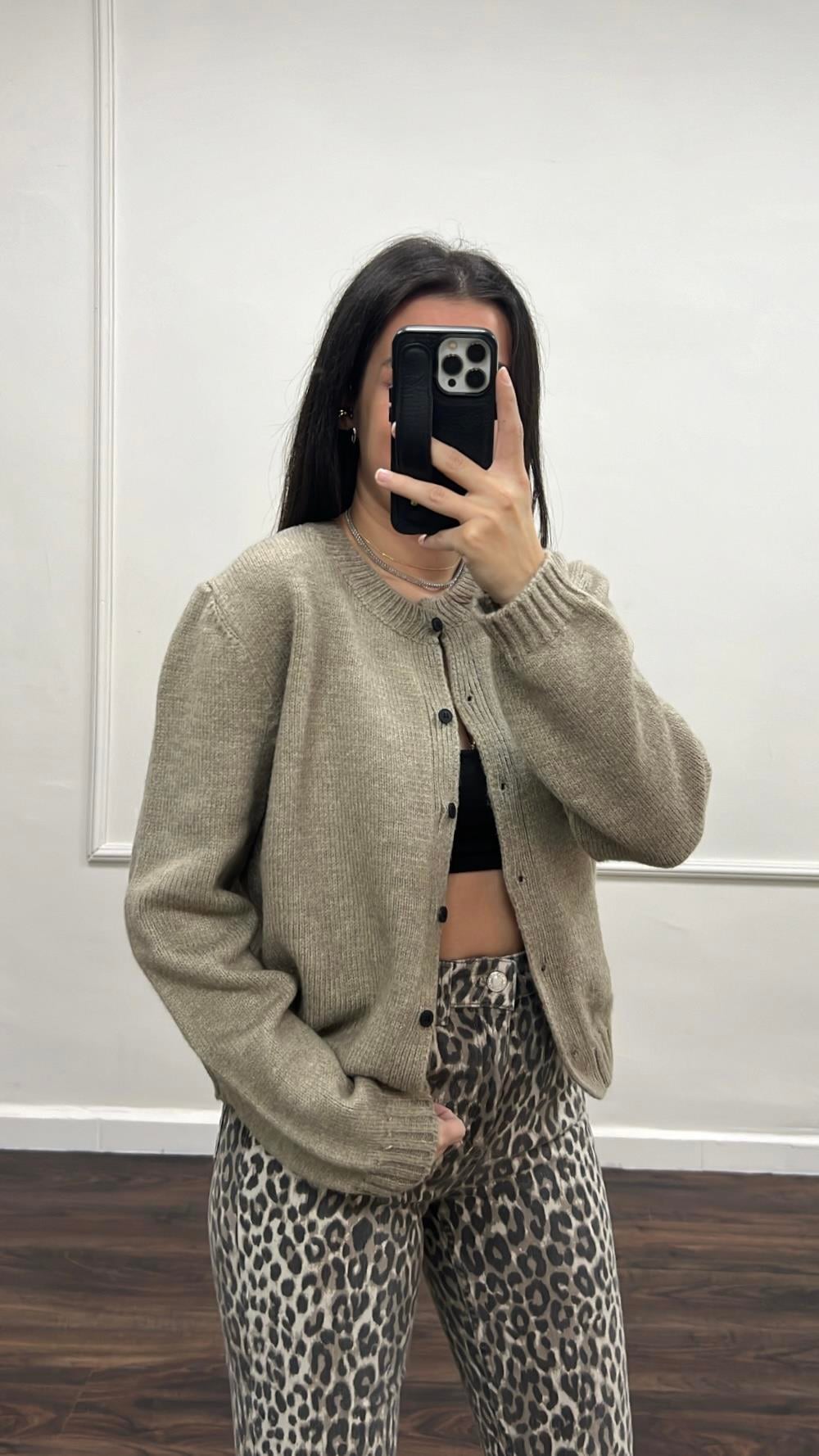 Vizon Mini Düğme Detaylı Basıc Hırka