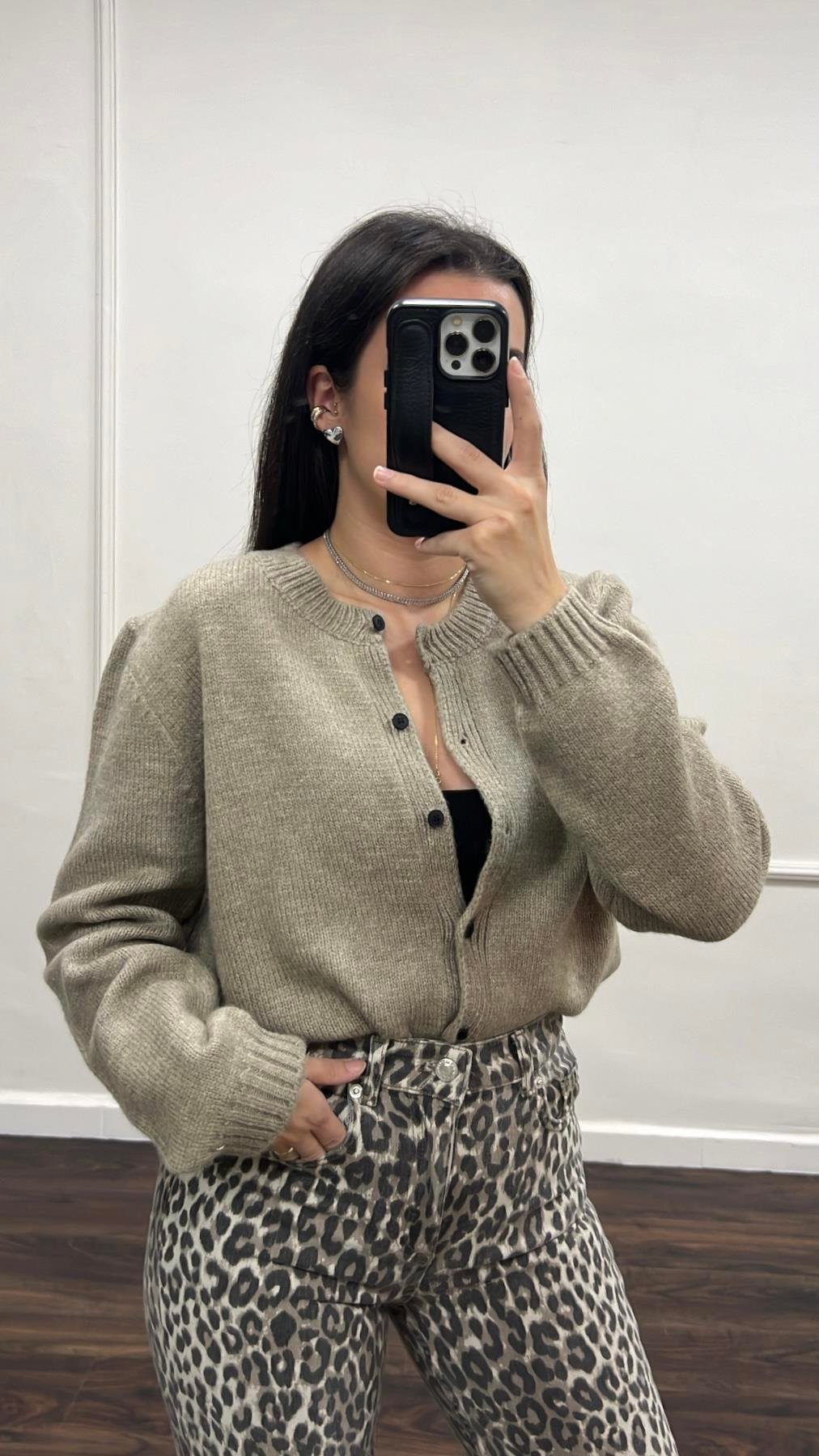 Vizon Mini Düğme Detaylı Basıc Hırka