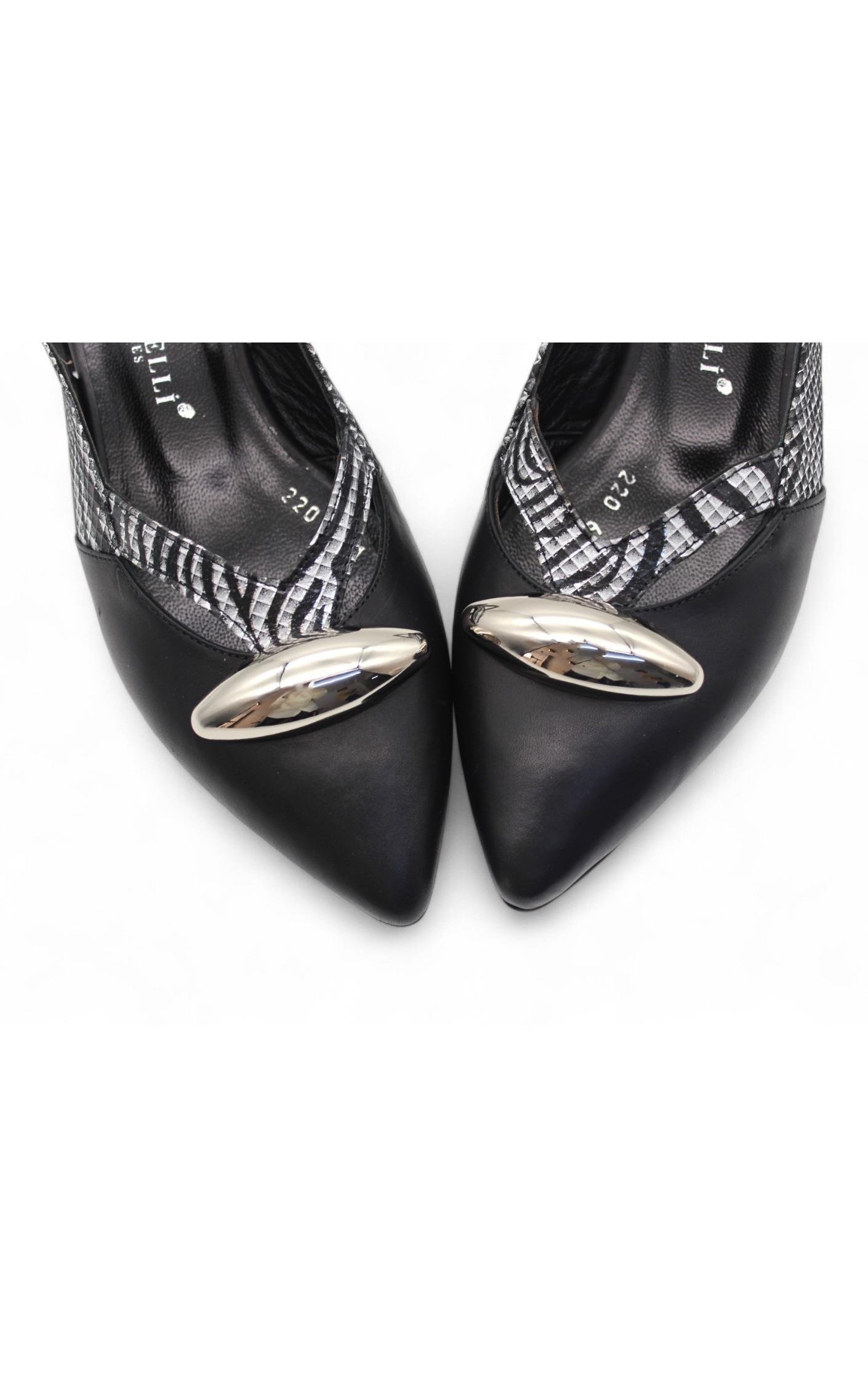 Metal Tokalı Sandalet