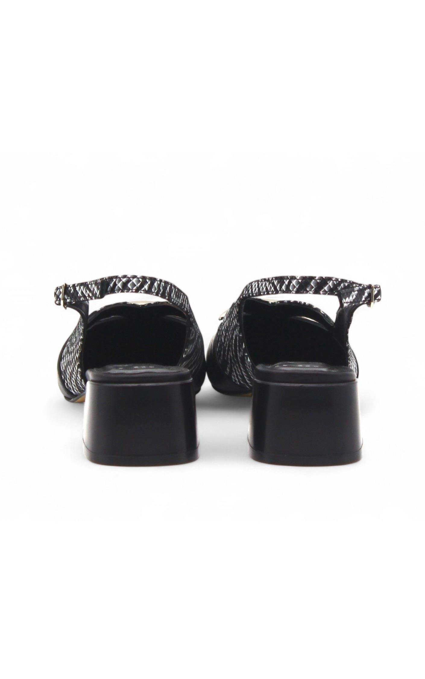Metal Tokalı Sandalet