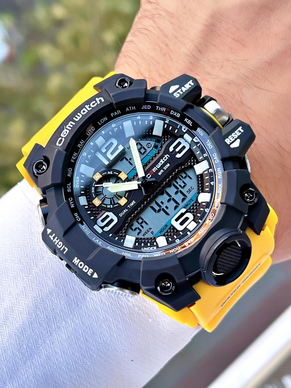 Comwatch Dijital Analog Mekanizmalı Silikon Kordon Sarı Renk Outdoor Erkek Spor Kol Saati 1523-SBS