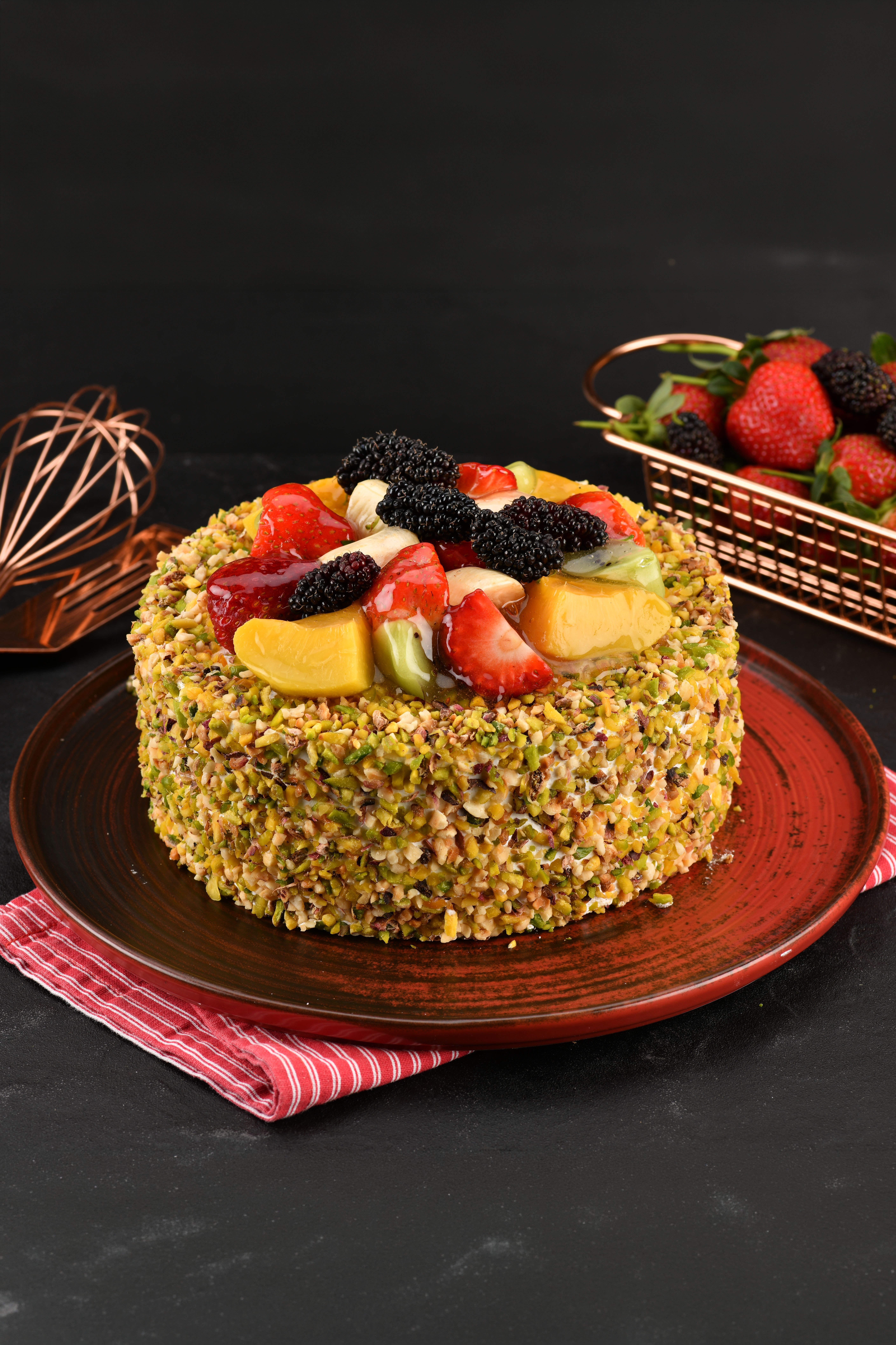 Antep Fıstık Kaplı Meyveli Pasta