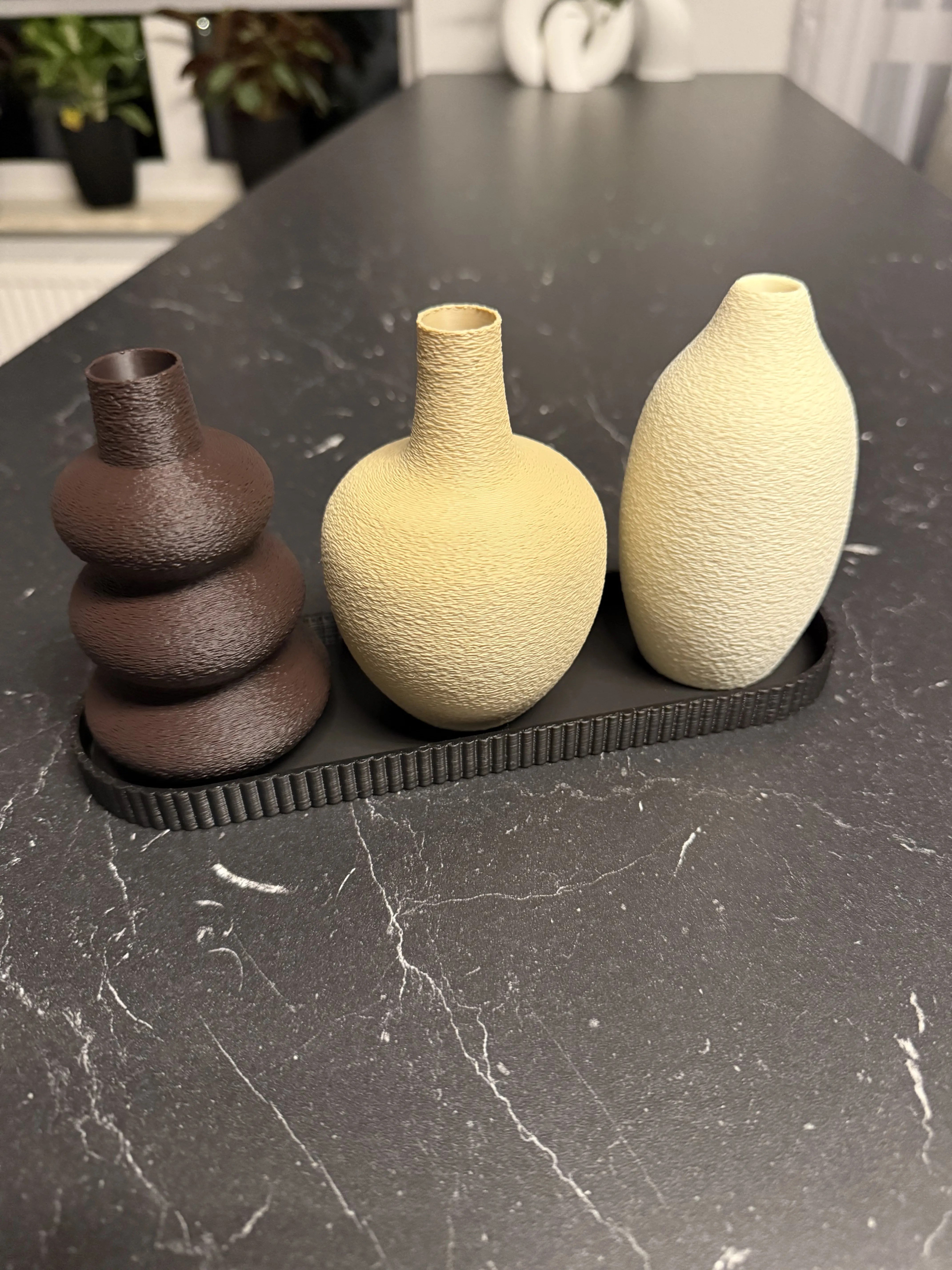 3D Baskı 3lü Dekoratif Vazo Seti ve Sunum Tepsisi - Modern Minimalist Masa Dekoru