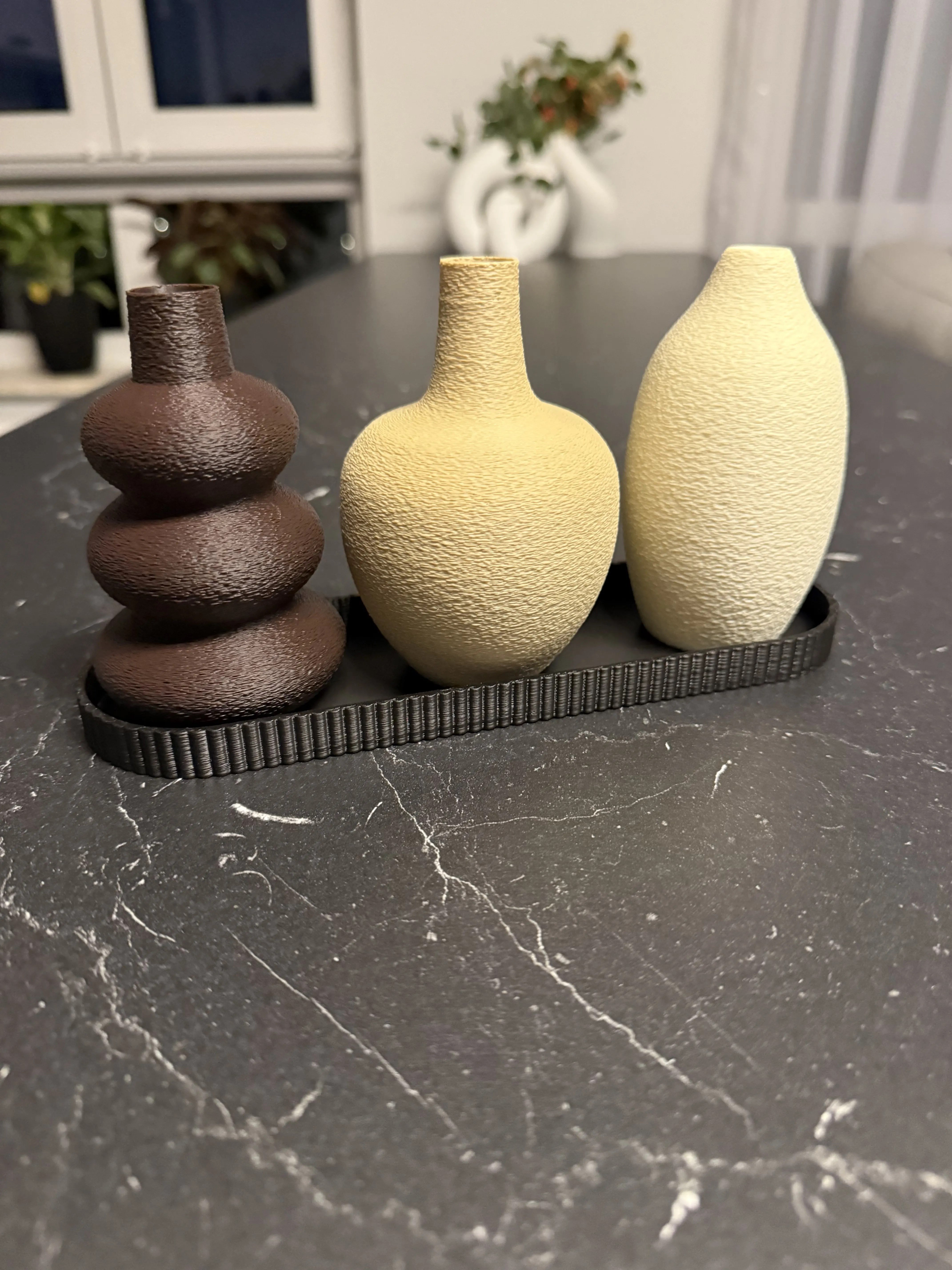3D Baskı 3lü Dekoratif Vazo Seti ve Sunum Tepsisi - Modern Minimalist Masa Dekoru