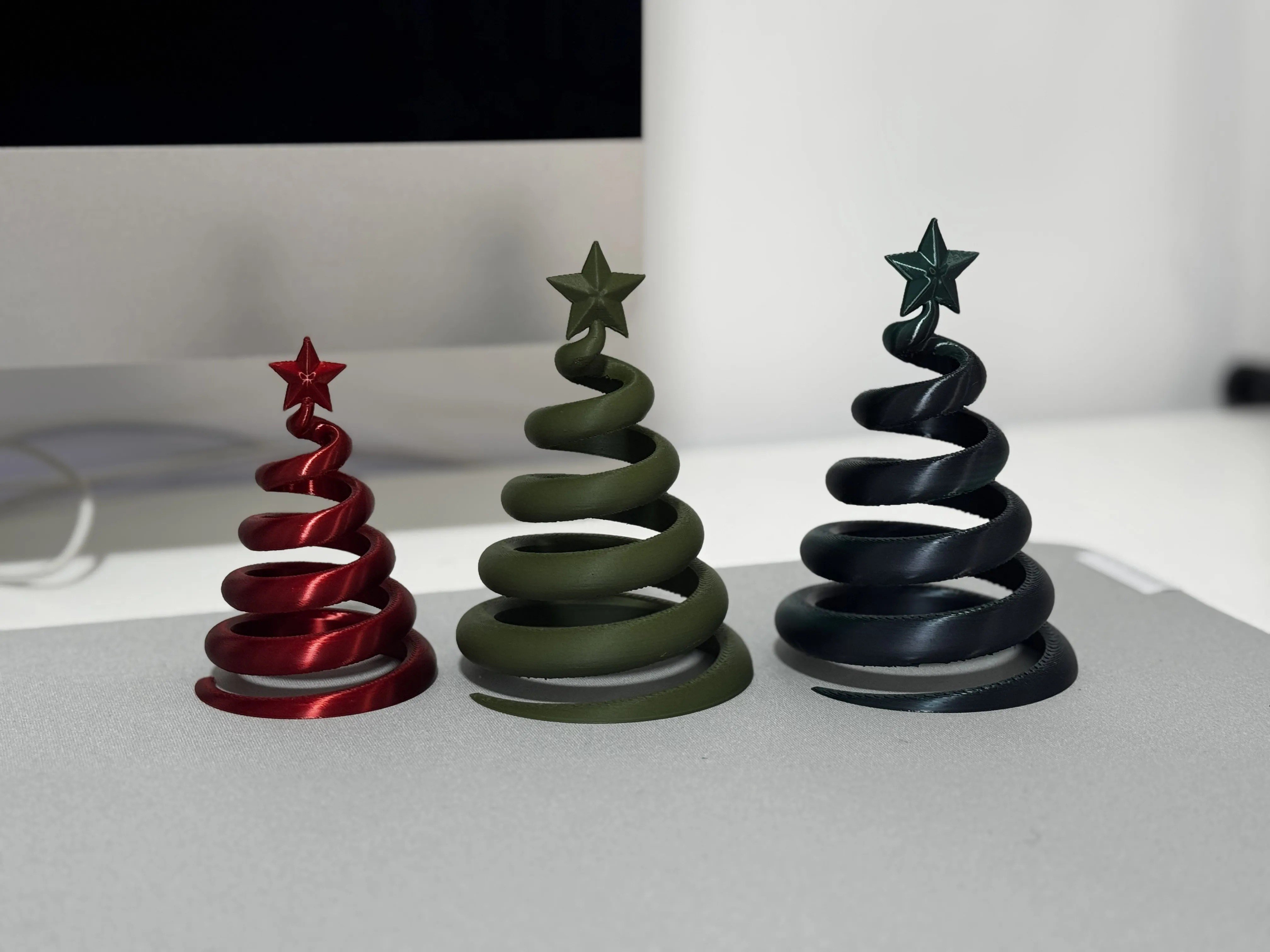 3D Baskı 3lü Spiral Yılbaşı Ağacı Seti Yıldız Tepelikli Masaüstü Süs