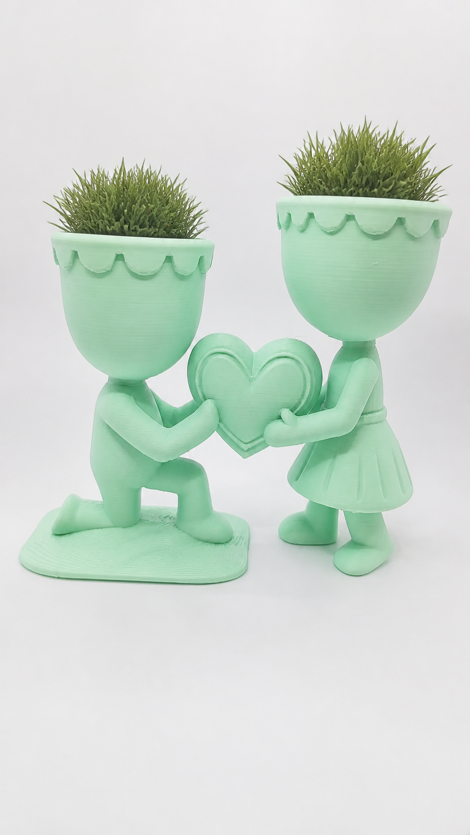 3D Baskı Aşk Saksısı - Kalp Tutan Çift Figürlü Dekoratif Saksı - Mint
