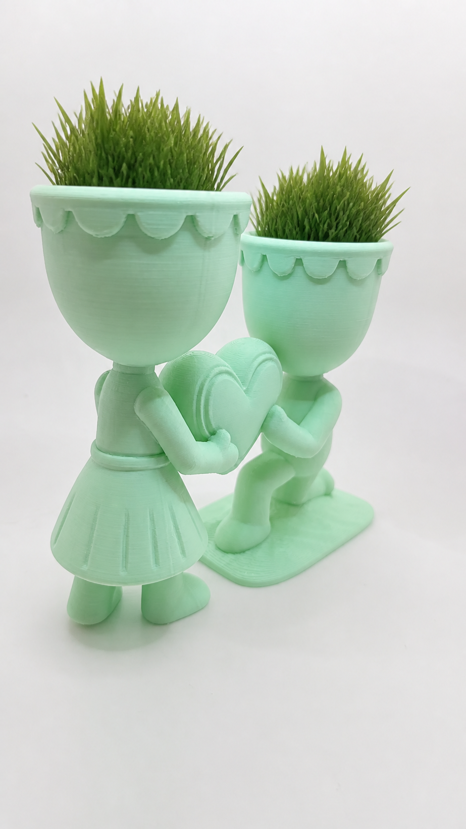 3D Baskı Aşk Saksısı - Kalp Tutan Çift Figürlü Dekoratif Saksı - Mint
