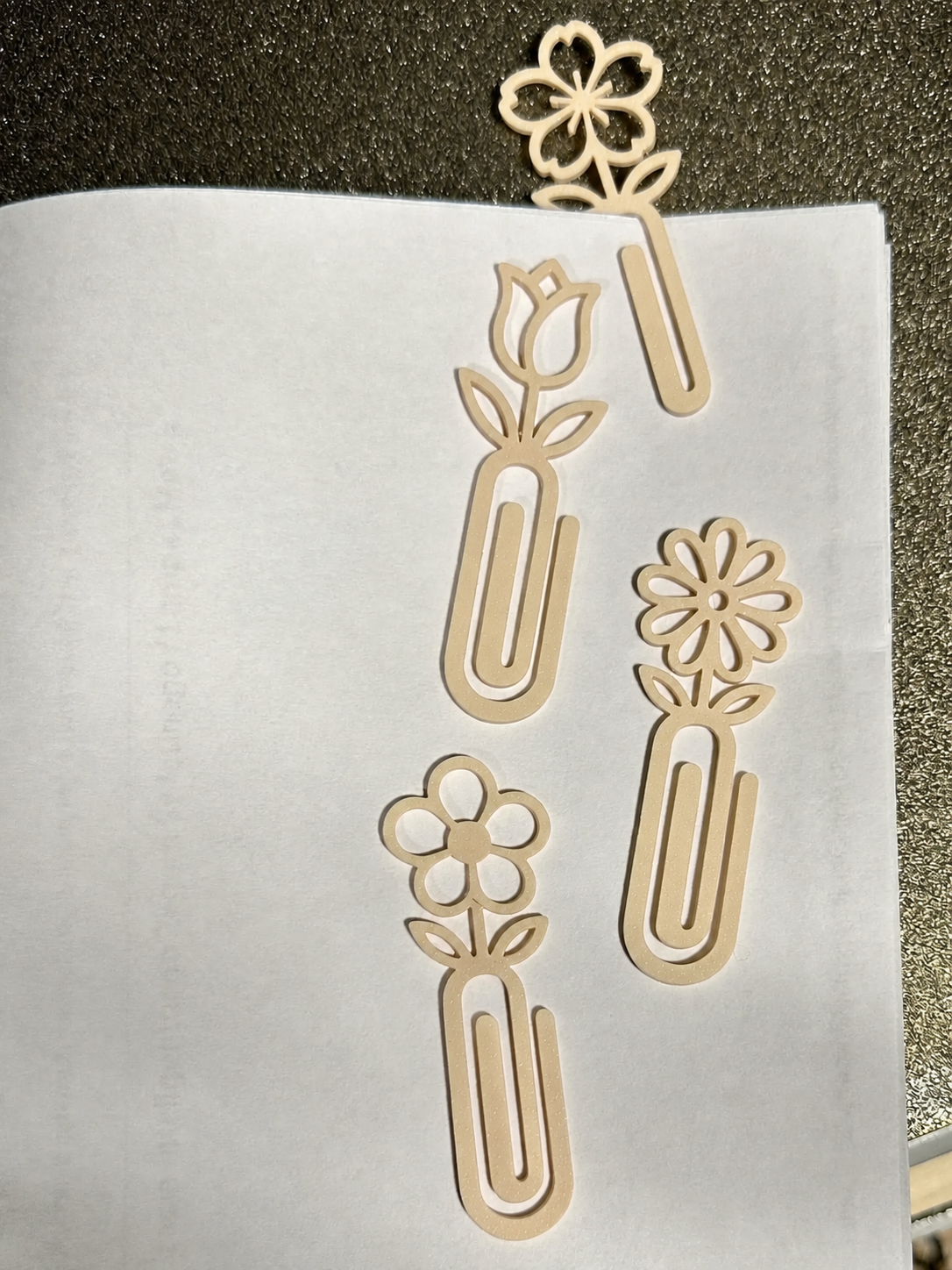 3D Baskı Çiçek Figürlü Ataç ve Kitap Ayracı - 8li Set - Bej