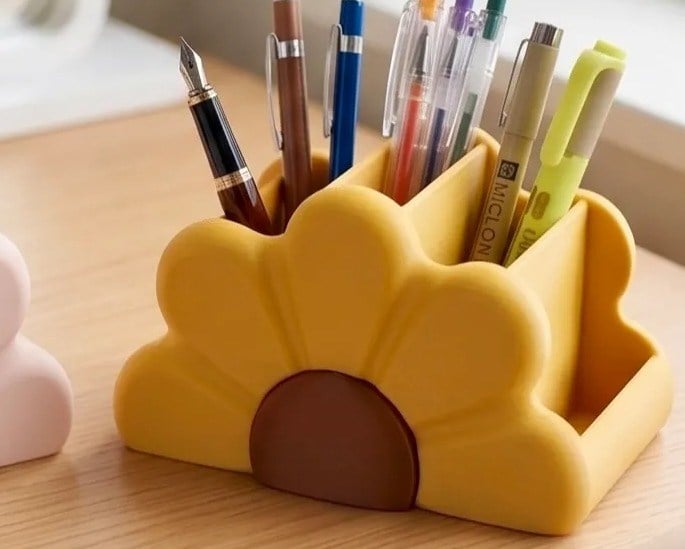 3D Baskı Çiçek Formlu Masaüstü Organizer Makyaj Fırçalığı ve Kalemlik Papatya Desenli Bölmeli - Sarı