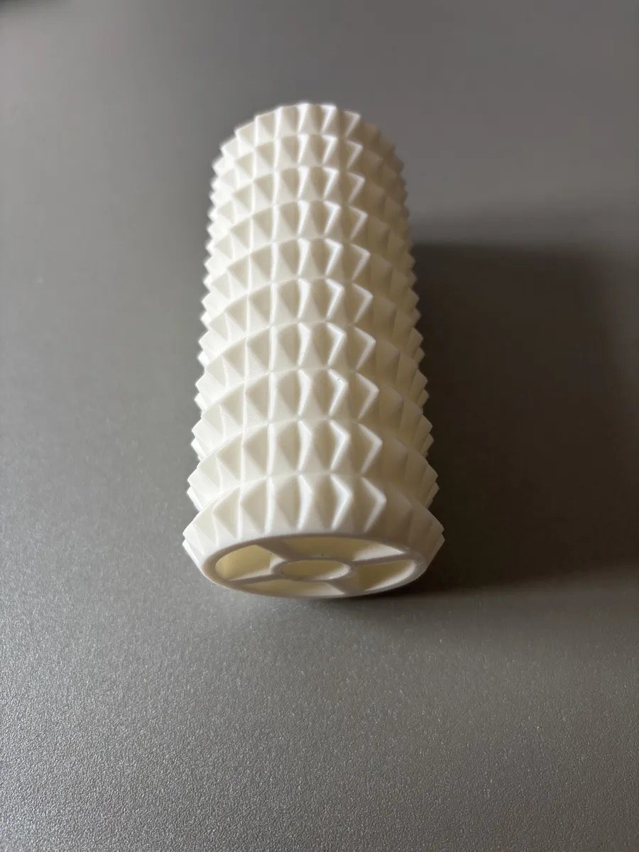 3D Baskı Dikenli Masaj Rulosu Saplı Y Tutamaklı El Masaj Aleti Kas Gevşetici Siyah Beyaz