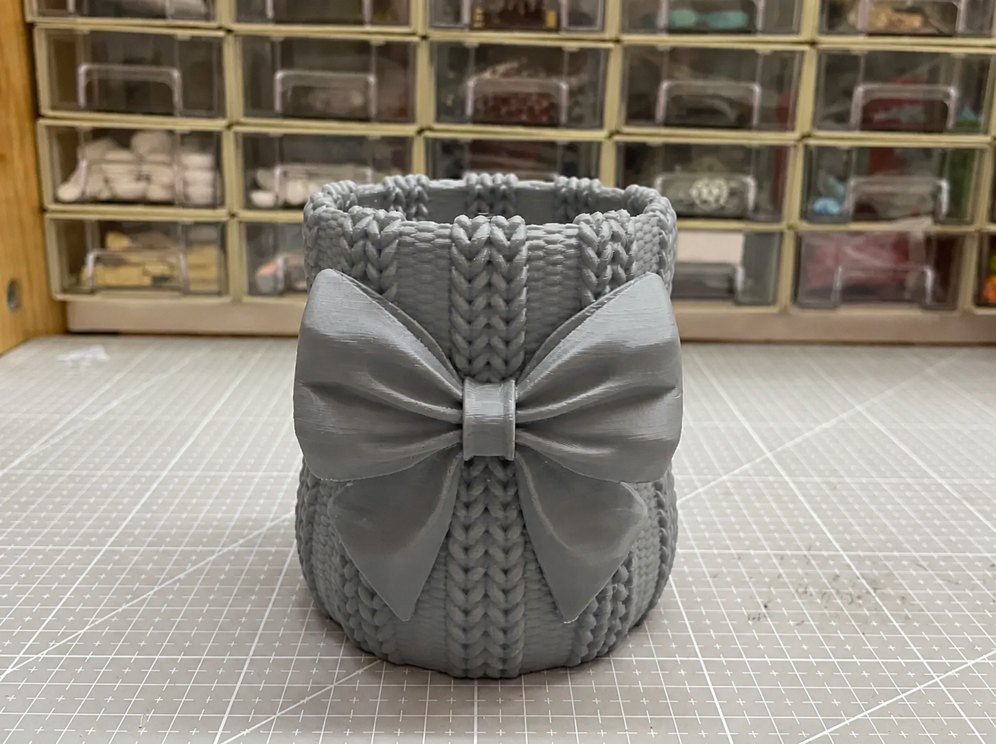 3D Baskı Fiyonklu Örgü Vazo - Dekoratif Çiçeklik-Gri