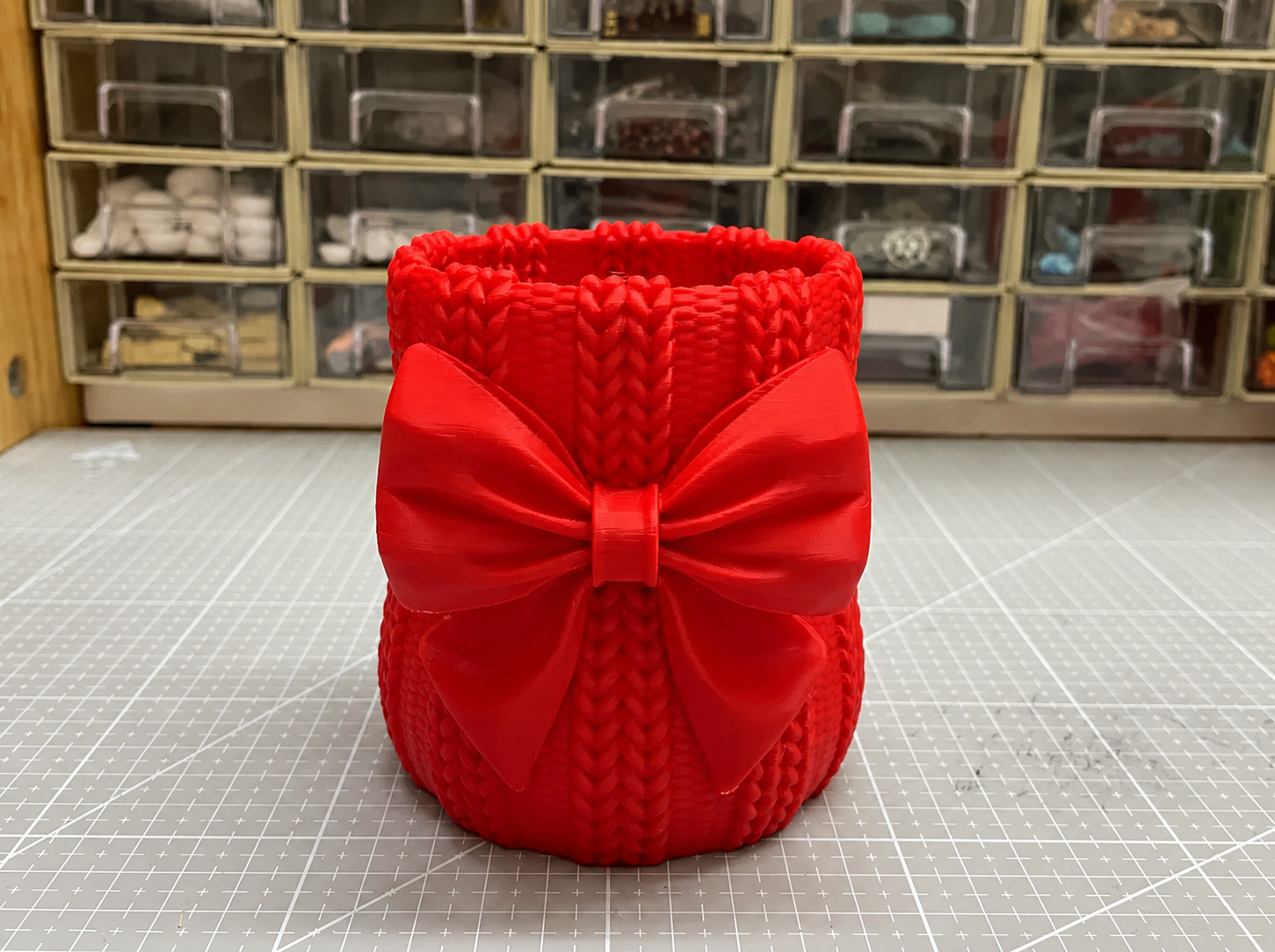 3D Baskı Fiyonklu Örgü Vazo - Dekoratif Çiçeklik-Kırmızı