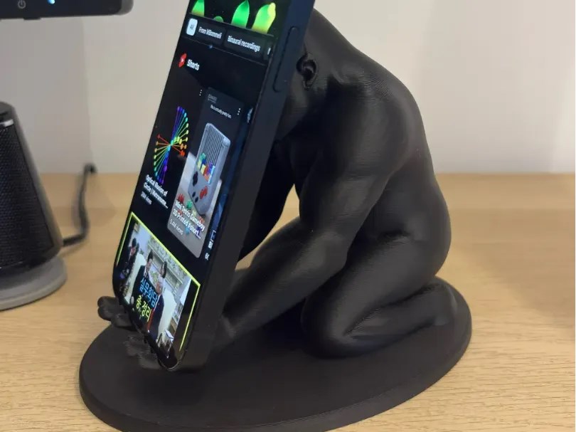 3D Baskı Goril Telefon Tutucu - Kaslı Goril Masaüstü Telefon Standı-Siyah