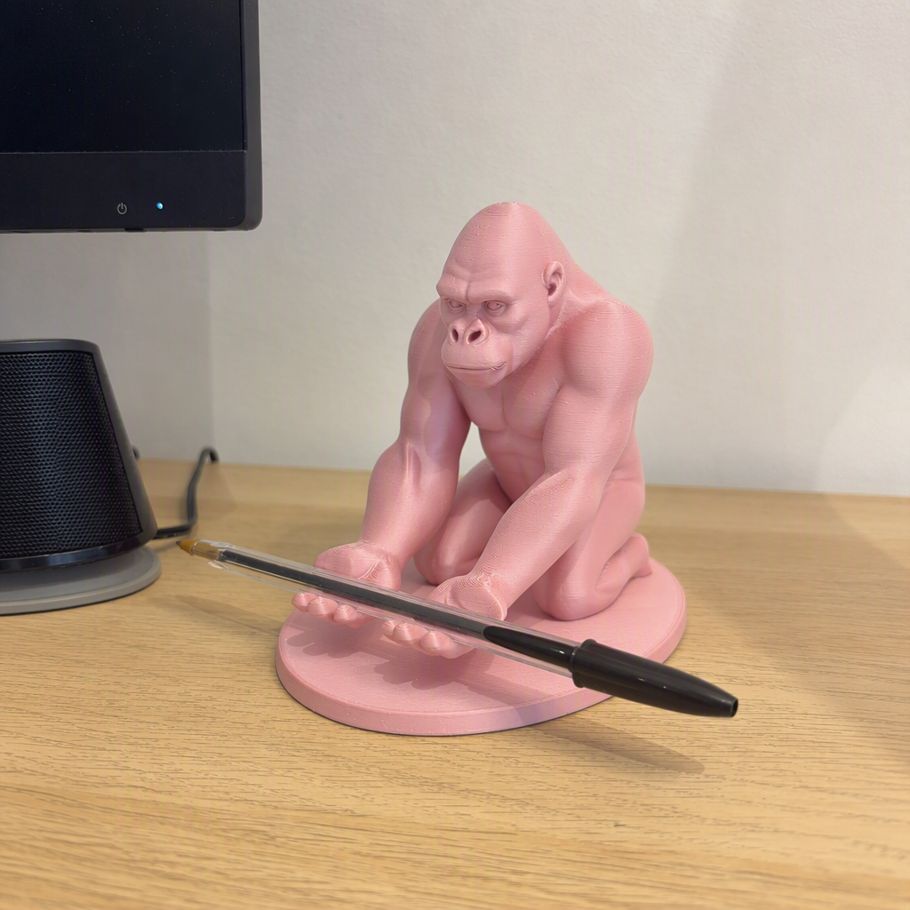3D Baskı Goril Telefon Tutucu - Kaslı Goril Masaüstü Telefon Standı-Pembe