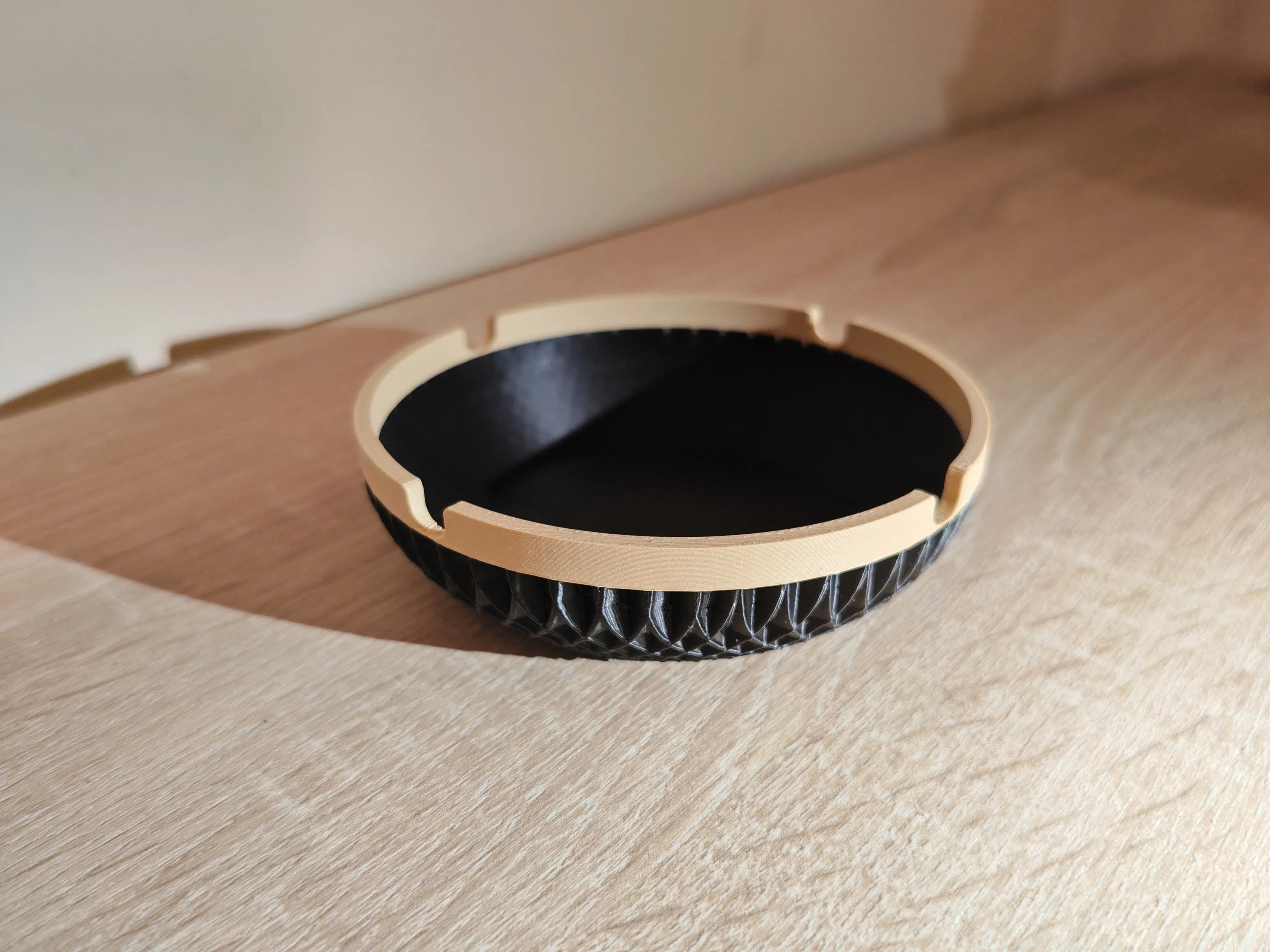 3D Baskı İki Renkli Yuvarlak Küllük Baklava Dokulu Geniş Dekoratif Kül Tablası Masaüstü ve Balkon