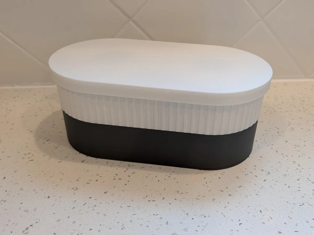 3D Baskı İki Rulo Tuvalet Kağıdı Saklama Kutusu Kapaklı Çizgili Banyo Organizeri Minimalist - Beyaz Kapak