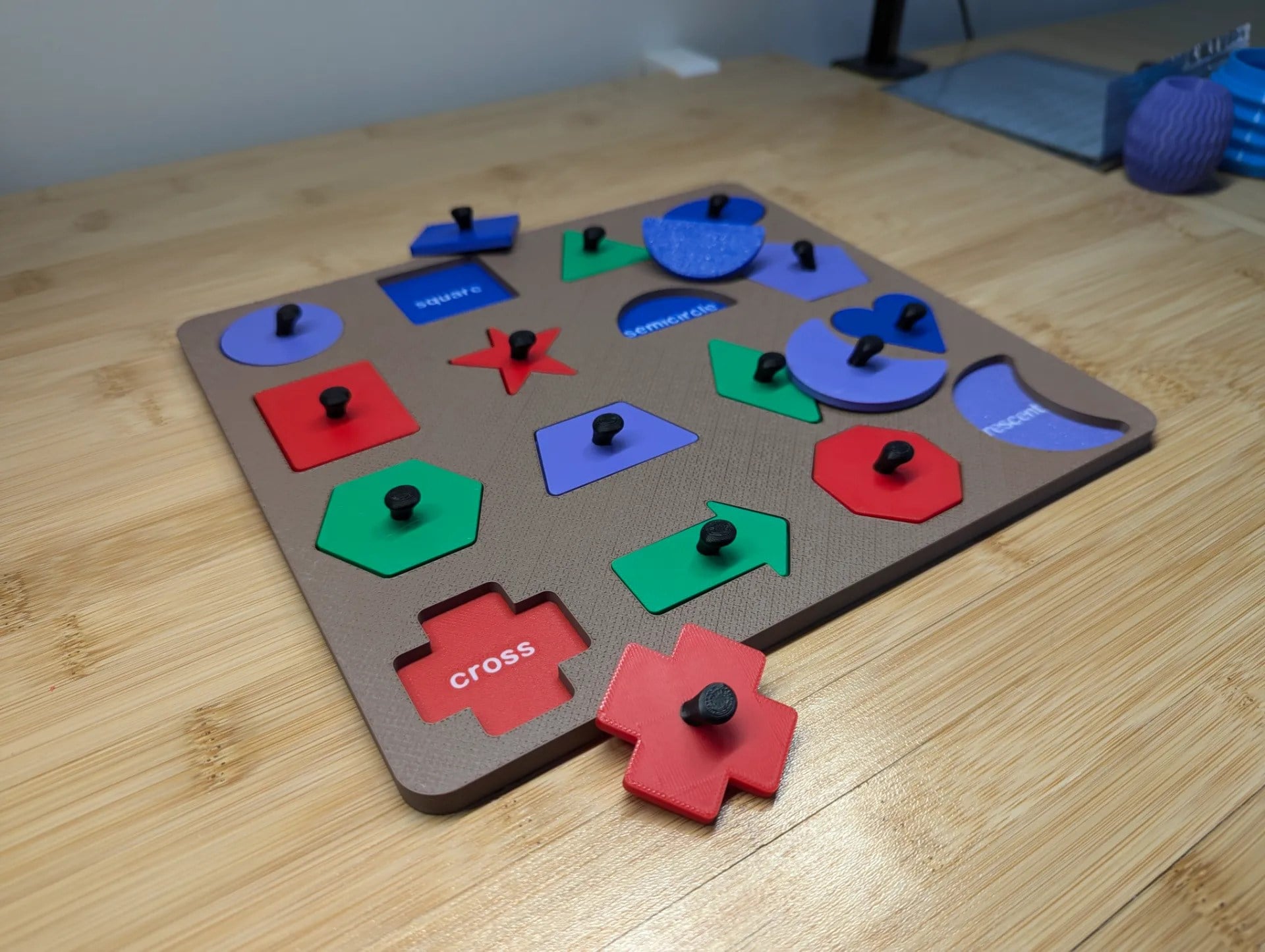 3D Baskı İngilizce Etiketli Şekil Tanıma Puzzle Tahtası - 16 Geometrik Şekil, Bilişsel Gelişim ve Kelime Öğrenme Seti
