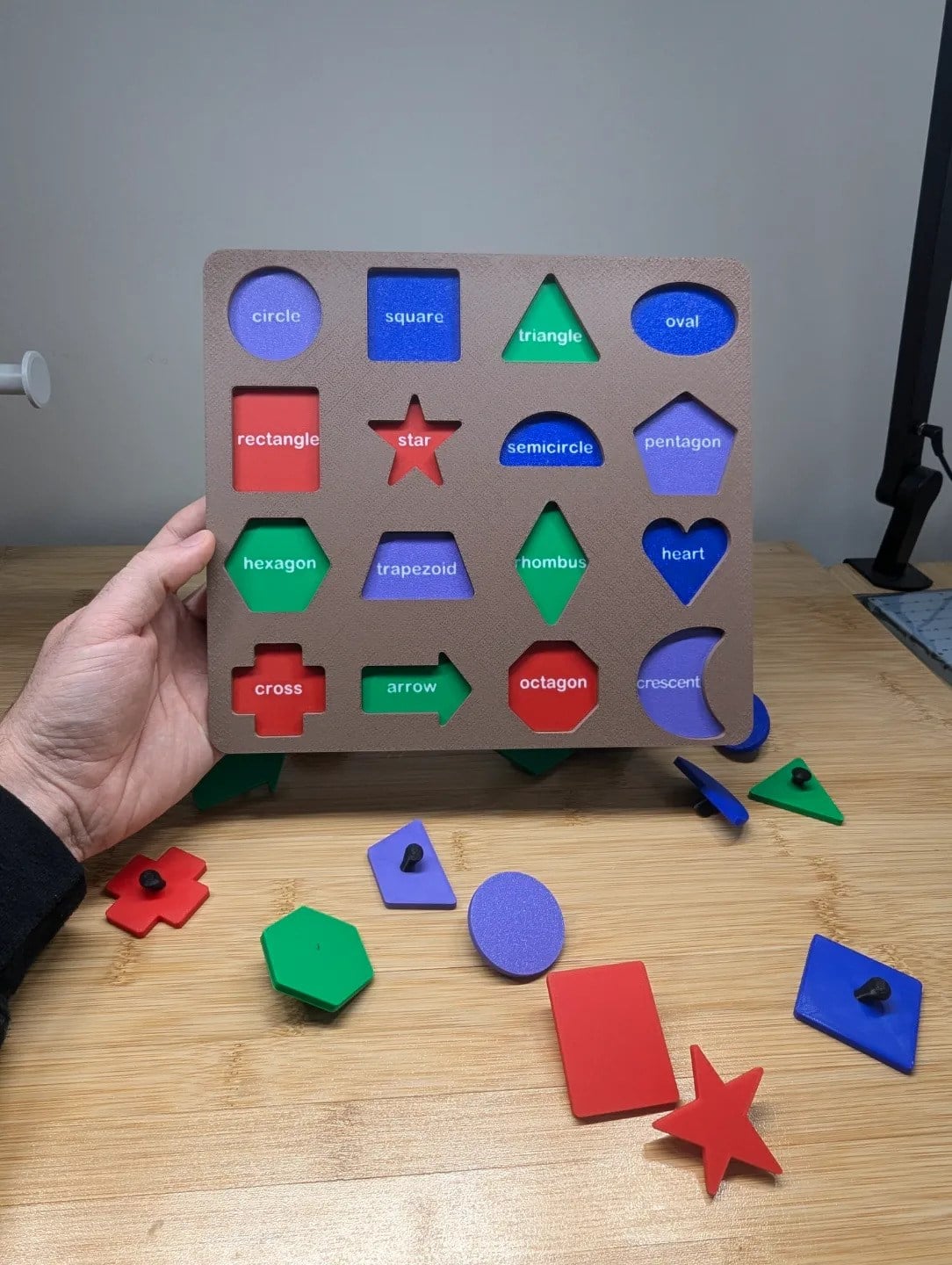 3D Baskı İngilizce Etiketli Şekil Tanıma Puzzle Tahtası - 16 Geometrik Şekil, Bilişsel Gelişim ve Kelime Öğrenme Seti