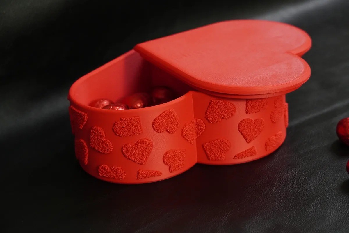 3D Baskı Kalp Şeklinde Kapaklı Hediye Kutusu Çikolata ve Şeker Kutusu Sevgililer Günü Kırmızı