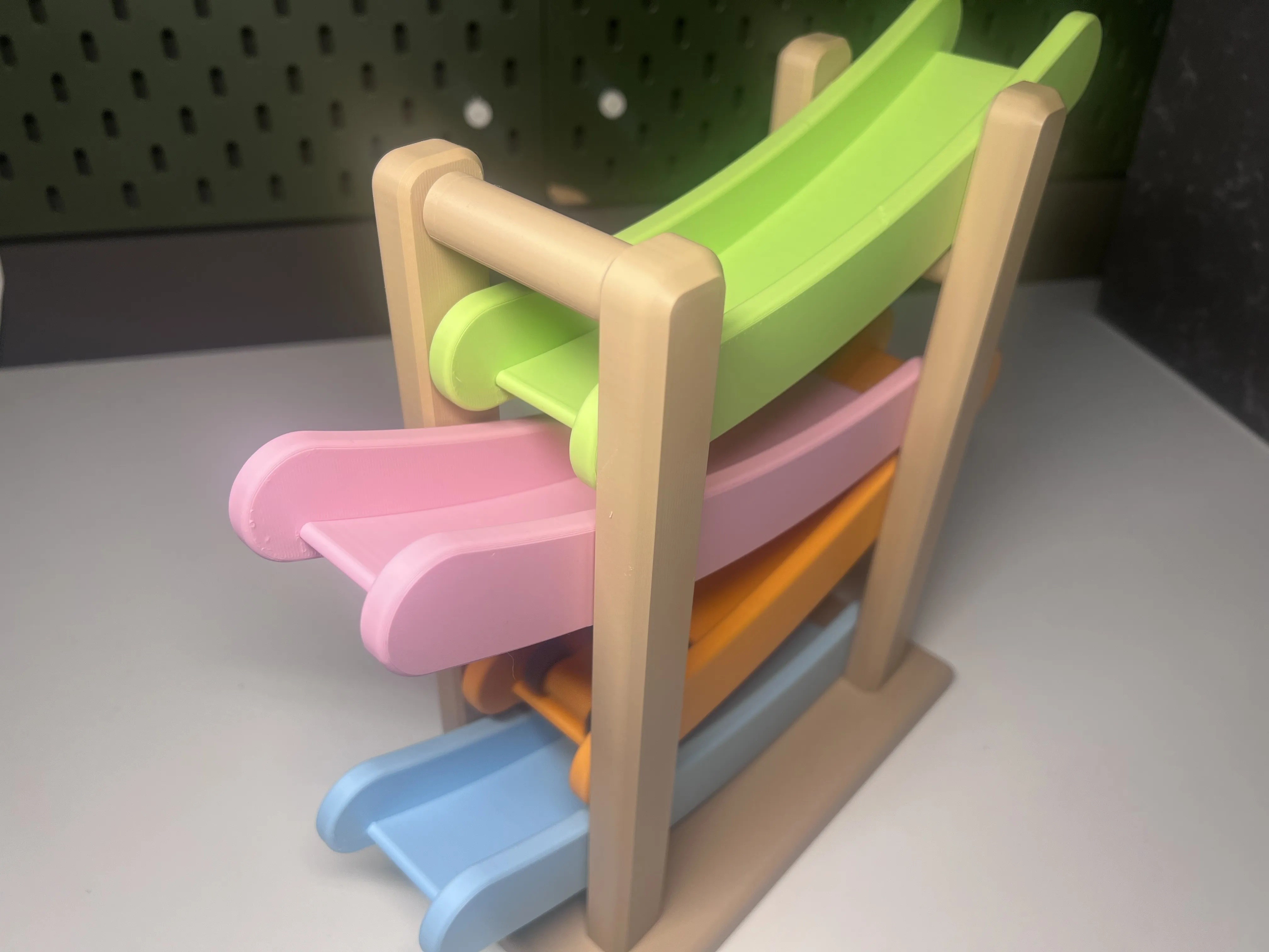 3D Baskı Kaydıraklı Araba Pisti - 4 Katlı Mini Araba Yarış Rampası, Bebek ve Çocuk Oyuncağı Seti (4 Araba Dahil)