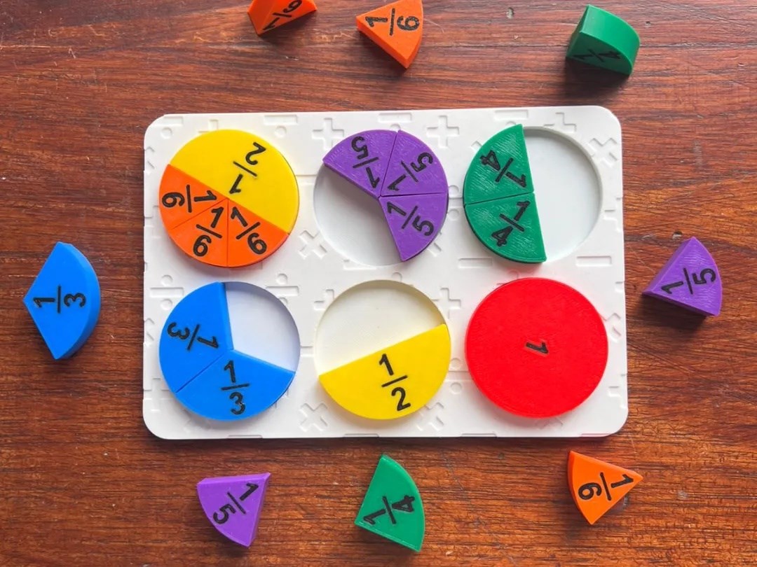 3D Baskı Kesirler Öğretim Seti - Eğitici Ahşap Görünümlü Matematik Puzzle, Kesir Öğrenme Materyali (6 Daire, 24 Parça)