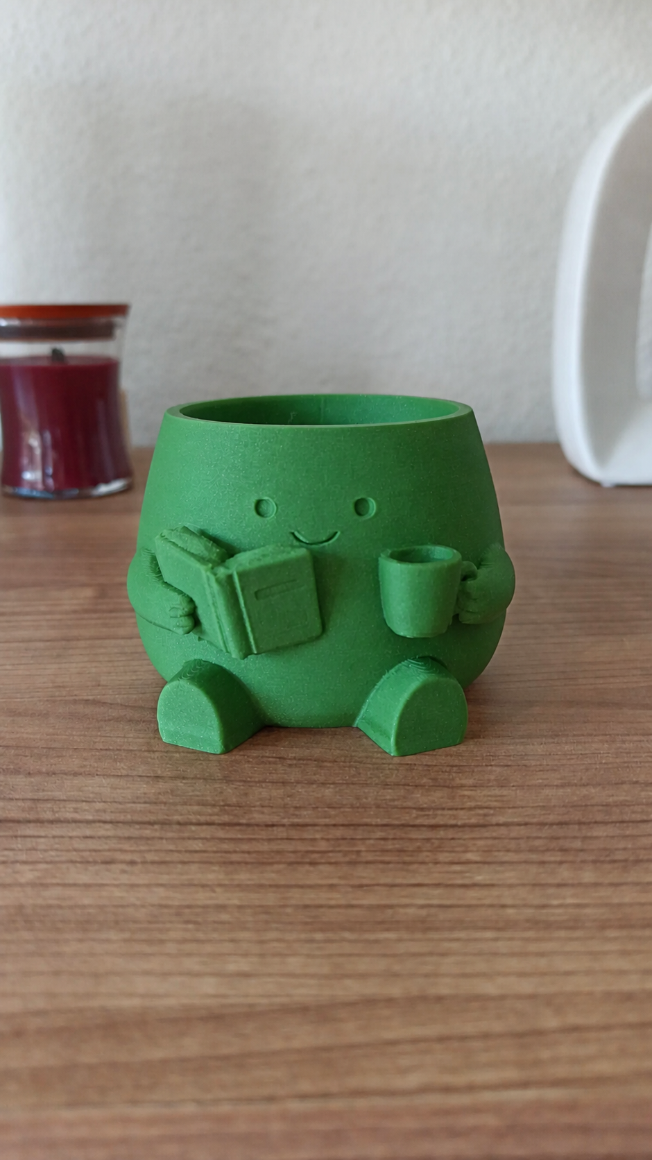 3D Baskı Kitap Okuyan Saksı - Kupa Tutan Sevimli Saksı-Yeşil