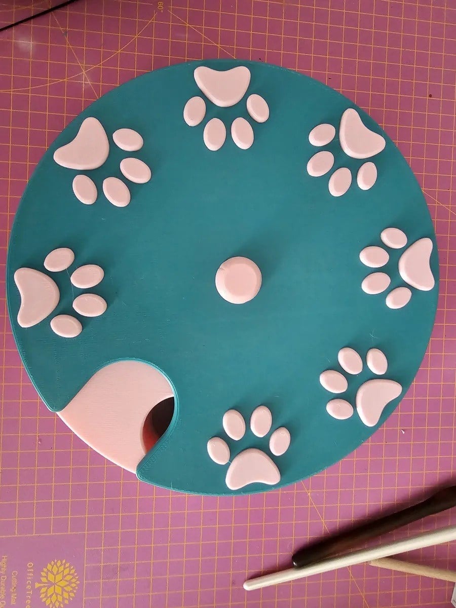 3D Baskı Köpek Zeka Oyuncağı Dönen Diskli Ödül Mama Oyuncağı Pati Desenli Turkuaz Pembe