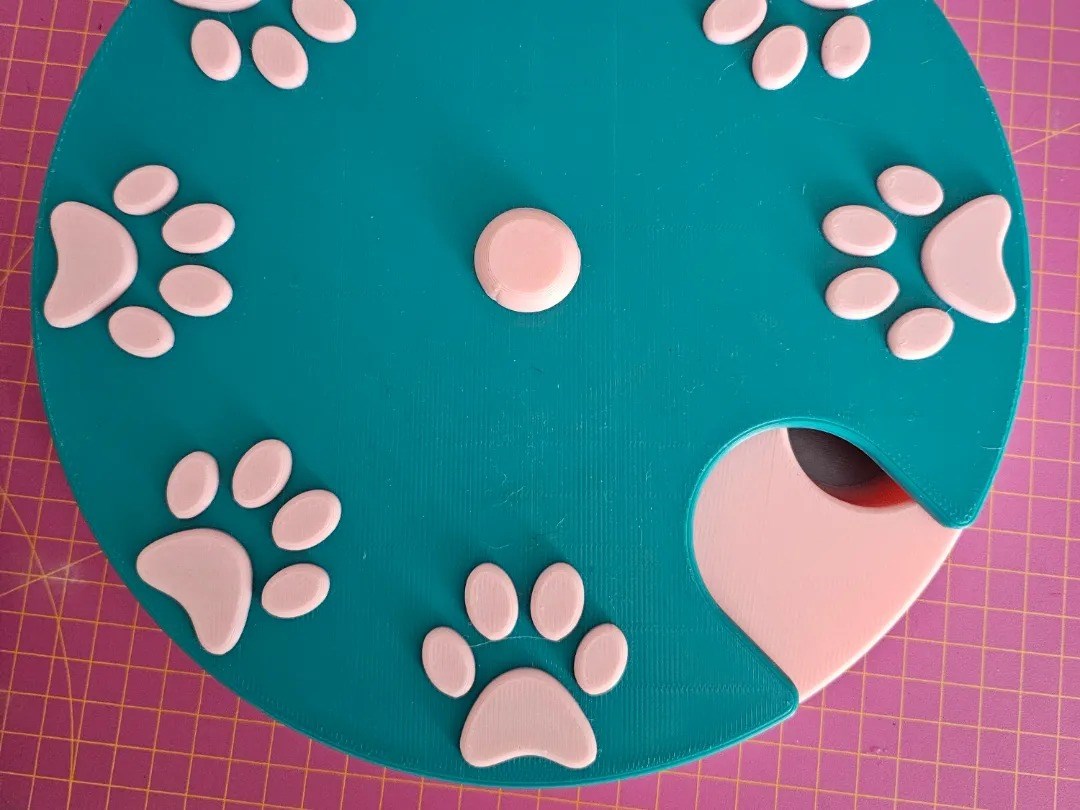 3D Baskı Köpek Zeka Oyuncağı Dönen Diskli Ödül Mama Oyuncağı Pati Desenli Turkuaz Pembe
