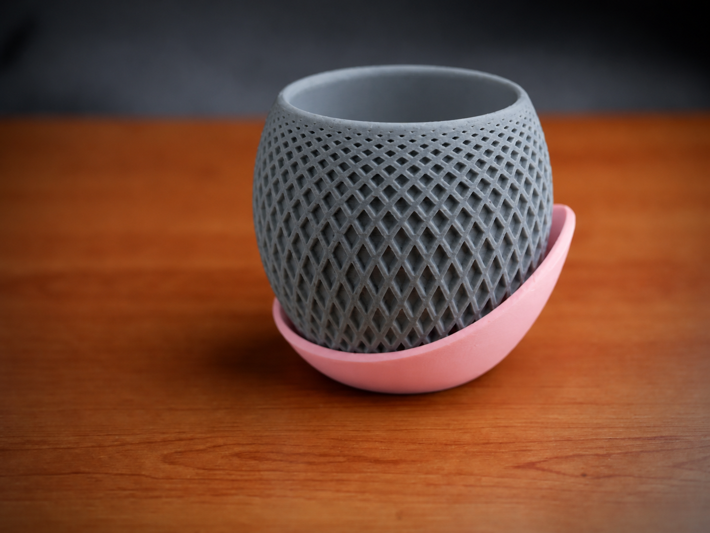 3D Baskı Küre Saksı - Kafes Dokulu İki Parçalı Dekoratif Saksı - Gri-Pembe
