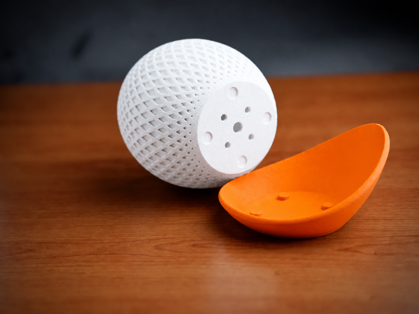 3D Baskı Küre Saksı - Kafes Dokulu İki Parçalı Dekoratif Saksı - Beyaz-Turuncu