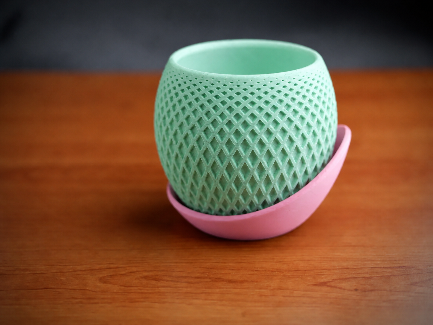 3D Baskı Küre Saksı - Kafes Dokulu İki Parçalı Dekoratif Saksı - Mint-Pembe