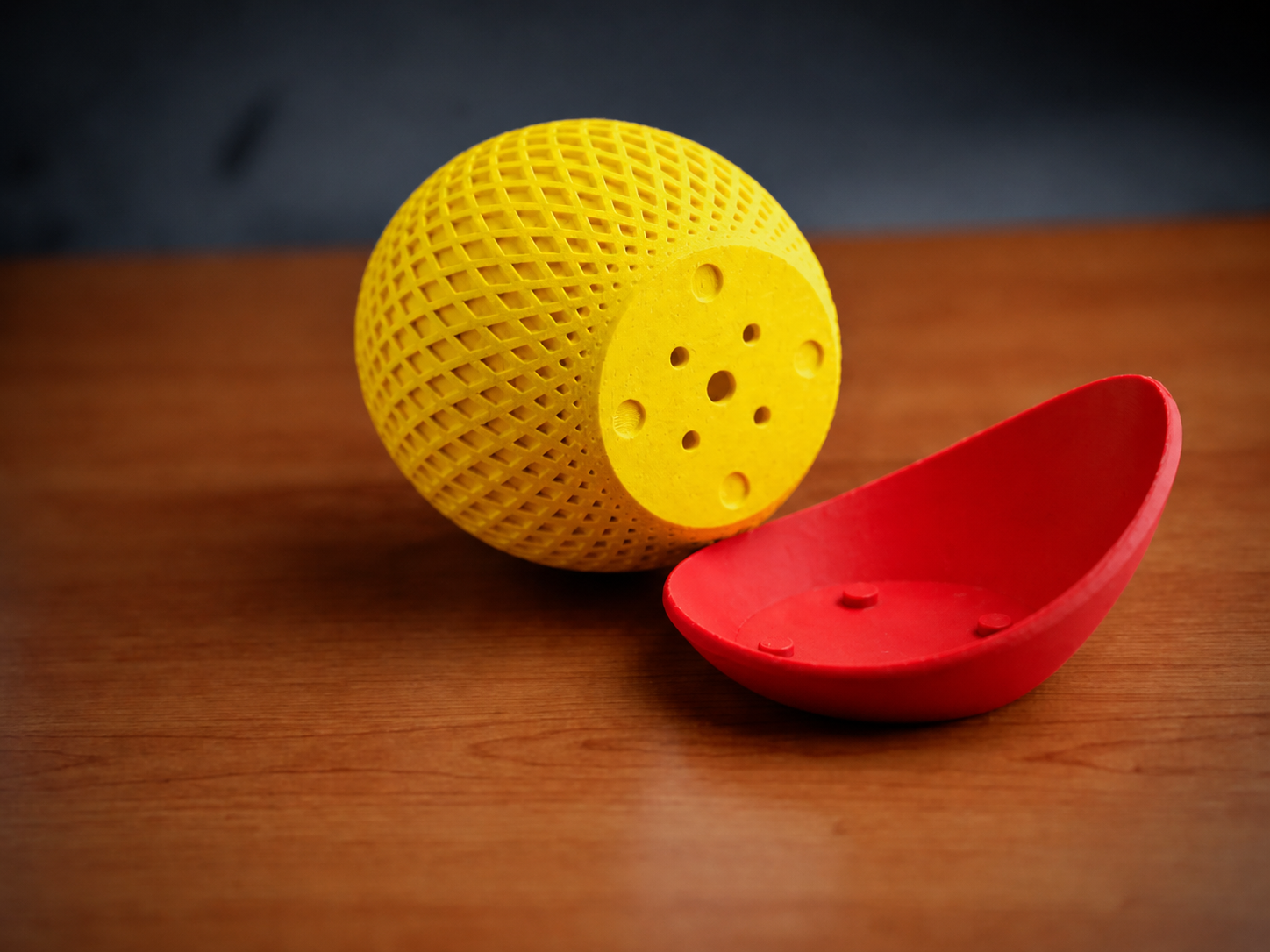 3D Baskı Küre Saksı - Kafes Dokulu İki Parçalı Dekoratif Saksı - Sarı-Kırmızı