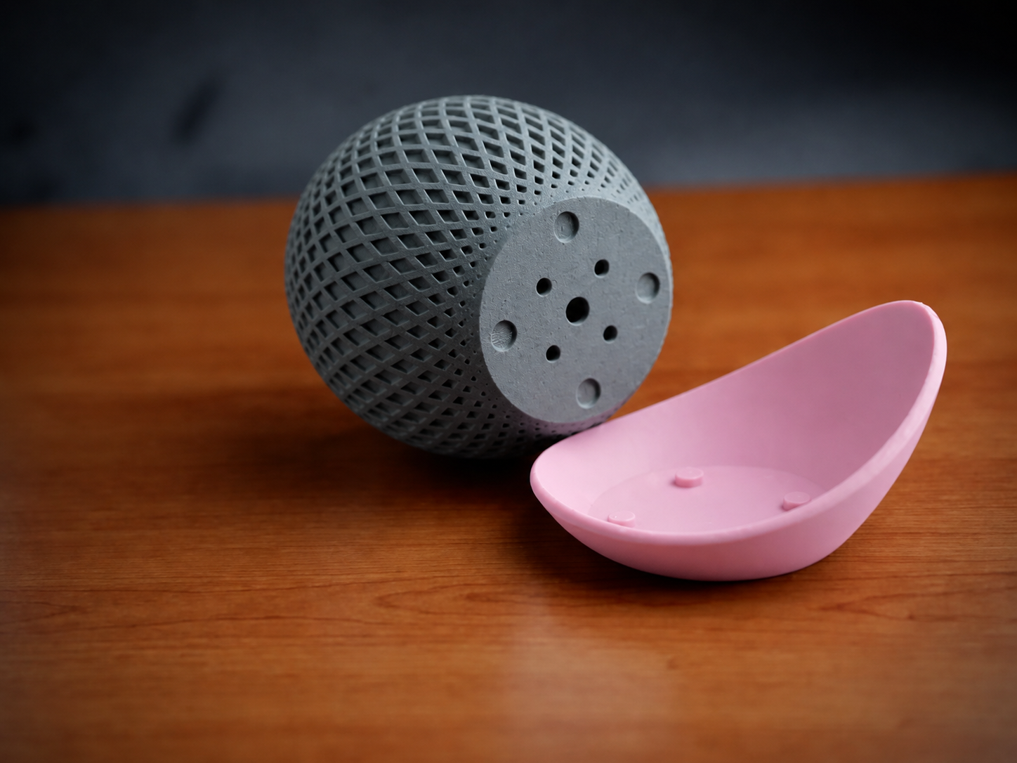 3D Baskı Küre Saksı - Kafes Dokulu İki Parçalı Dekoratif Saksı - Gri-Pembe